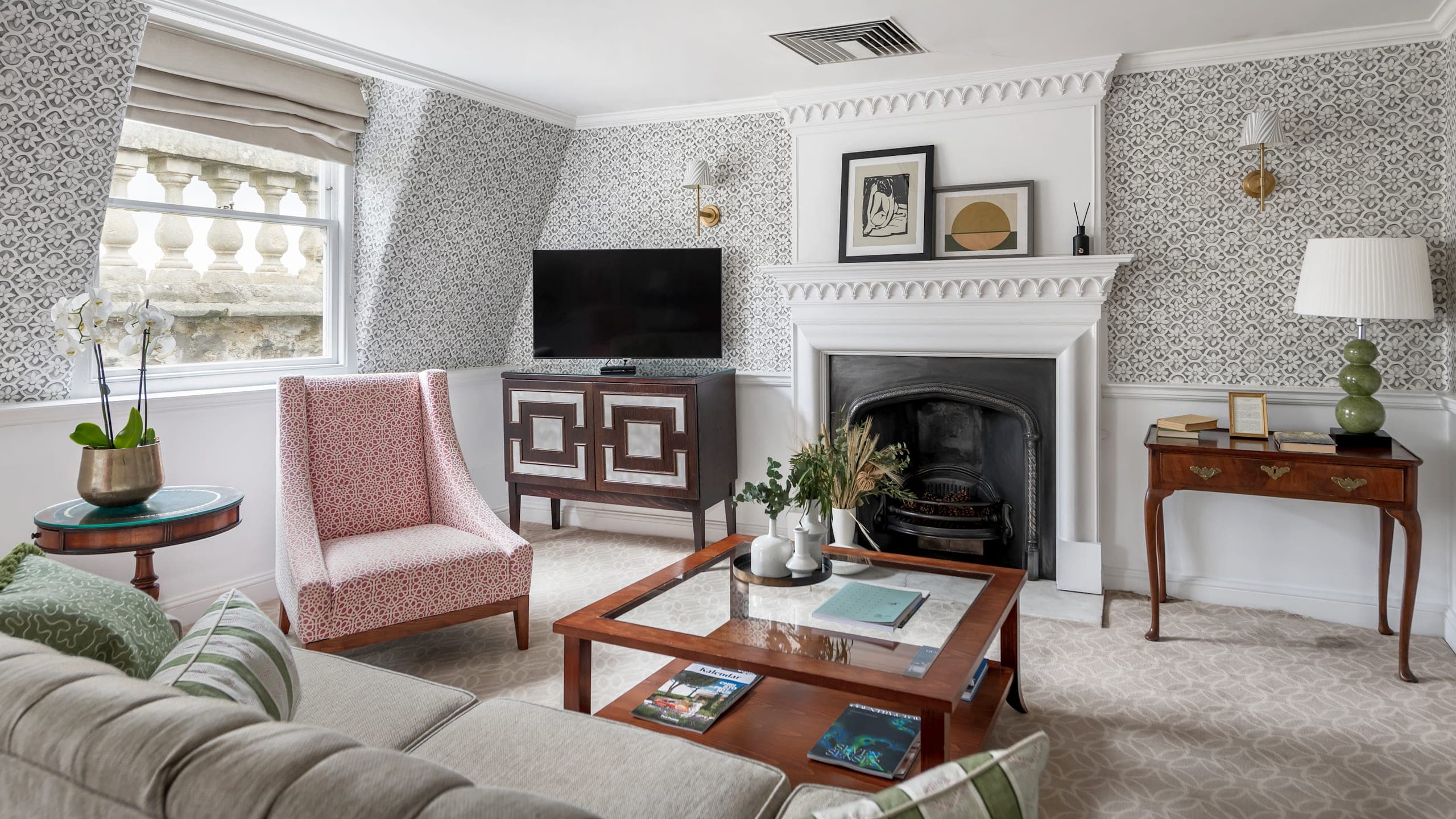Deluxe Suite - Image 10