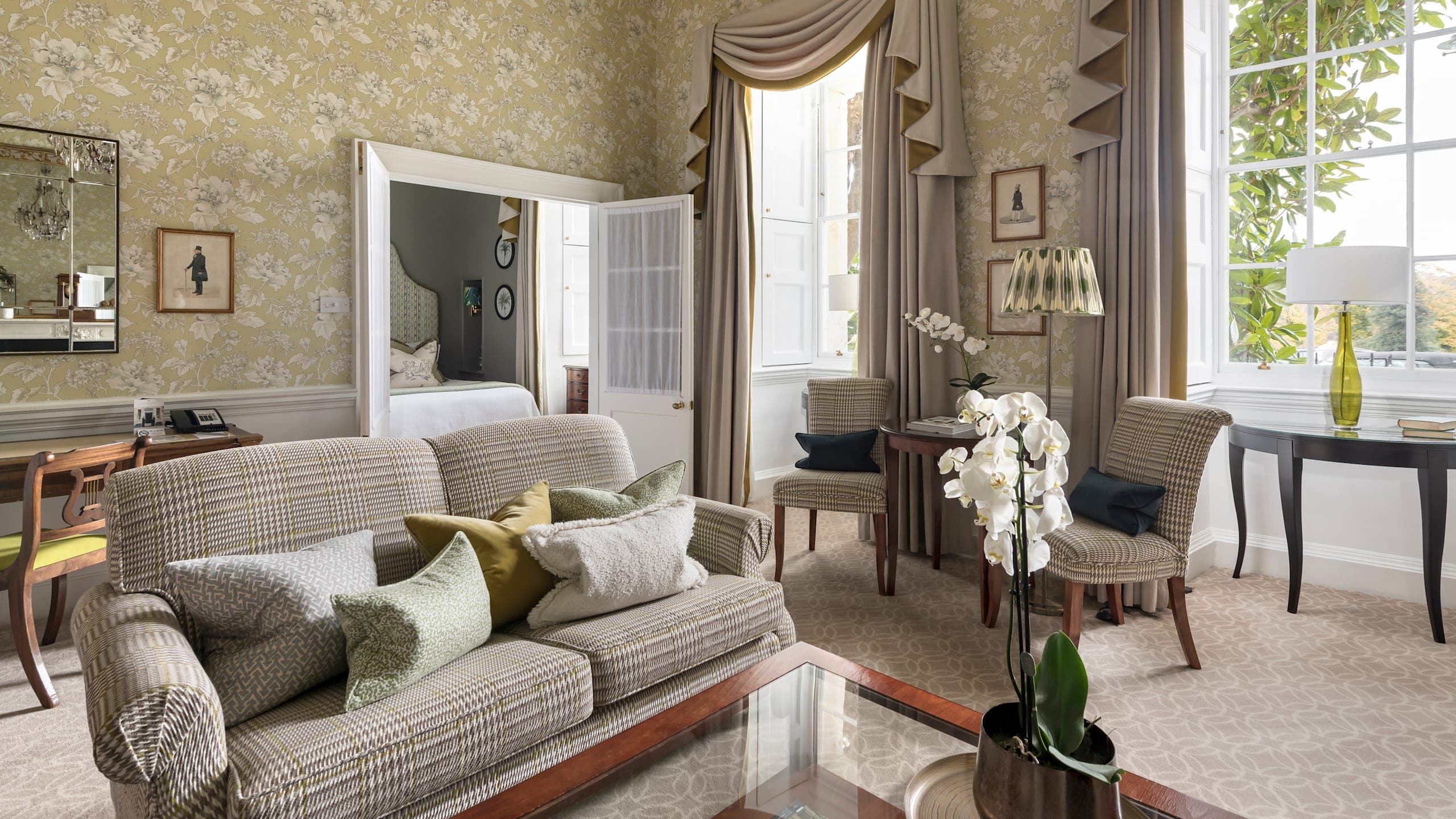 Deluxe Suite - Image 9