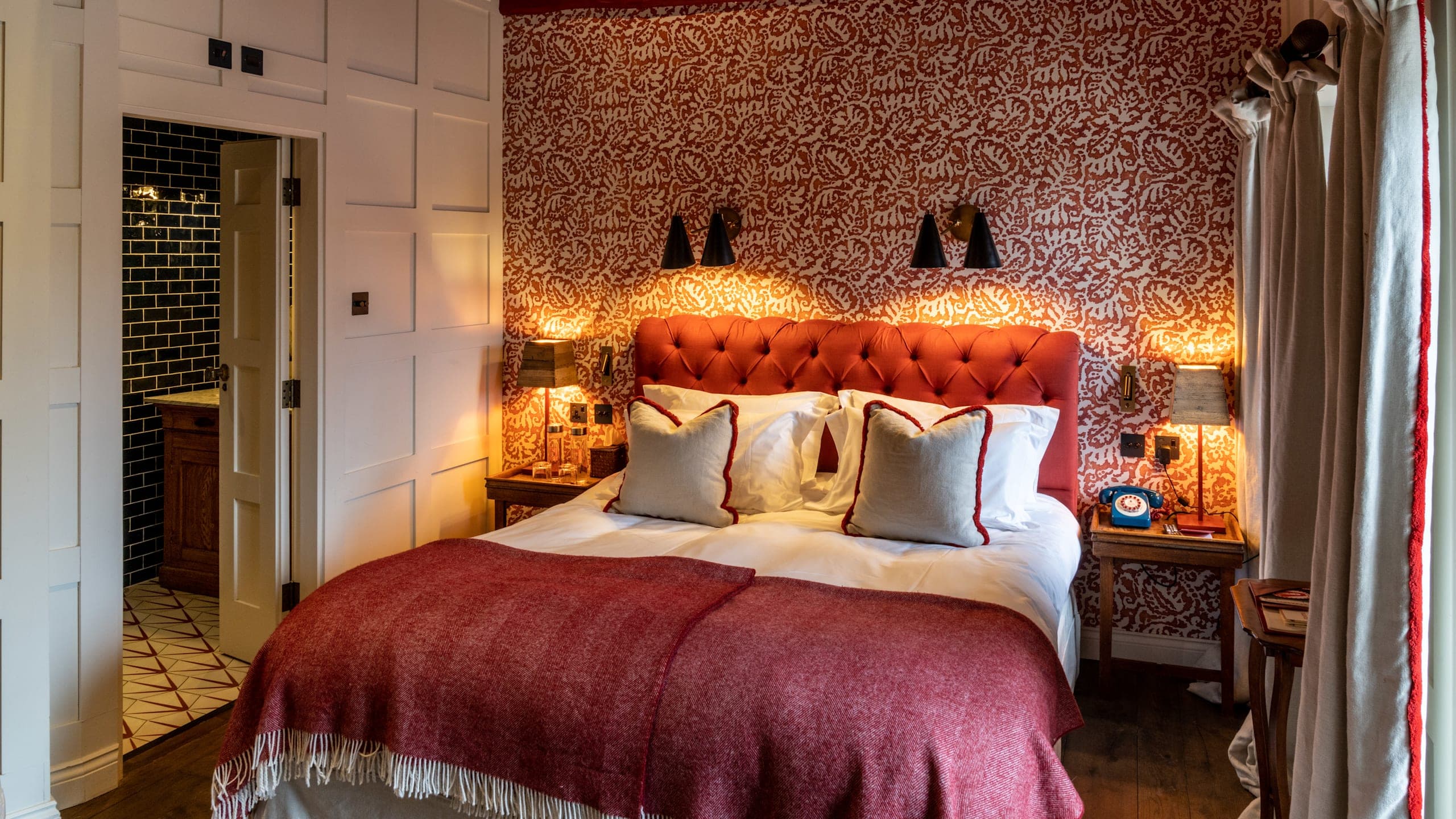 Medium Room - Image 3