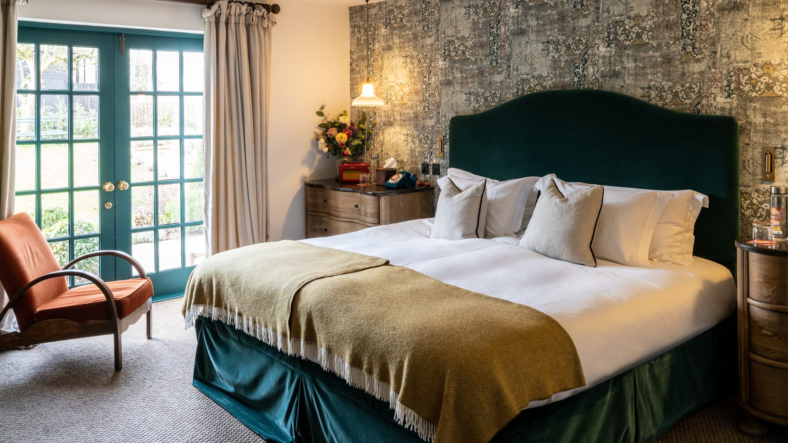 Medium Room - Image 2