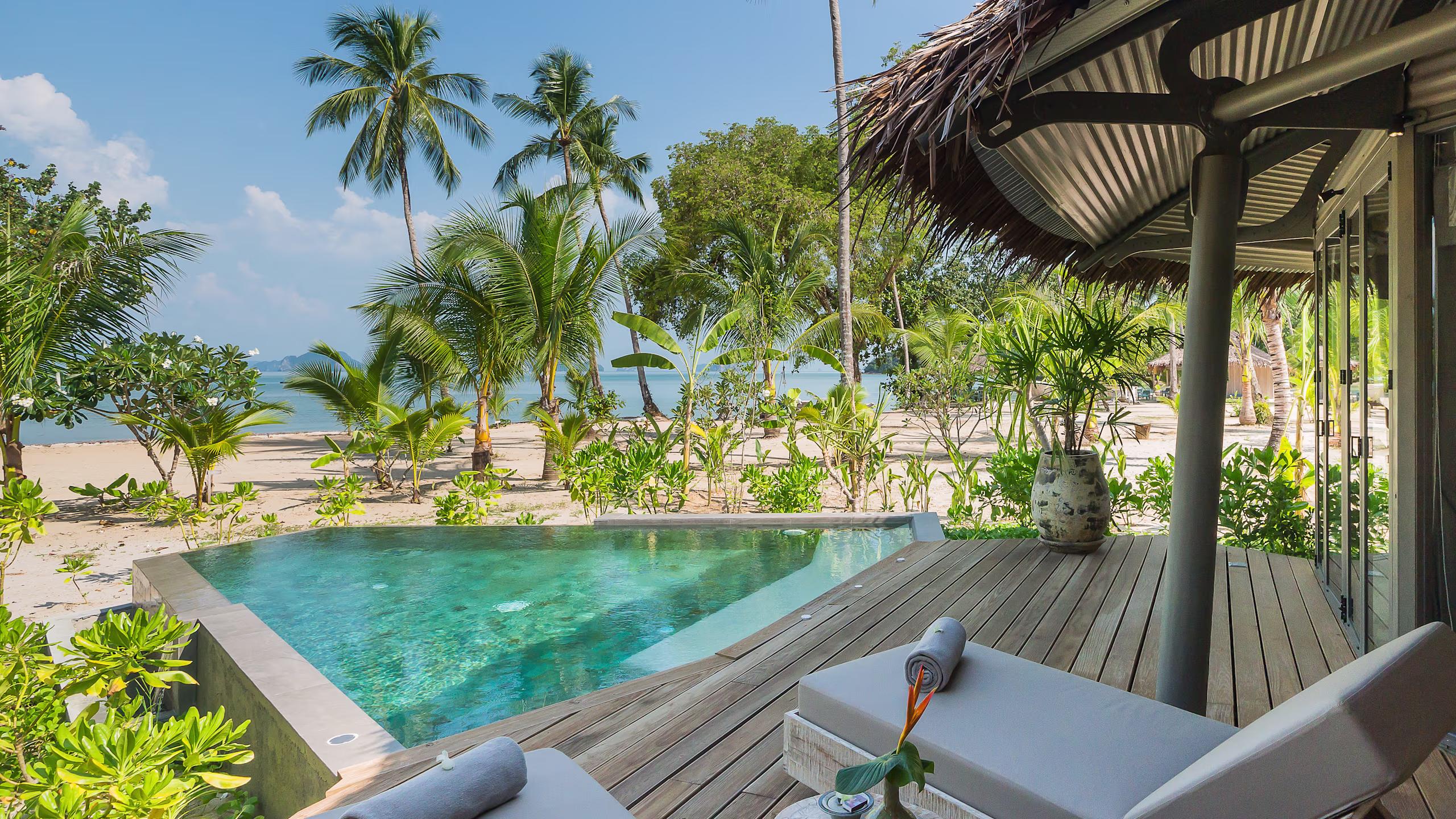 Beachfront Pool Villa - Image 10