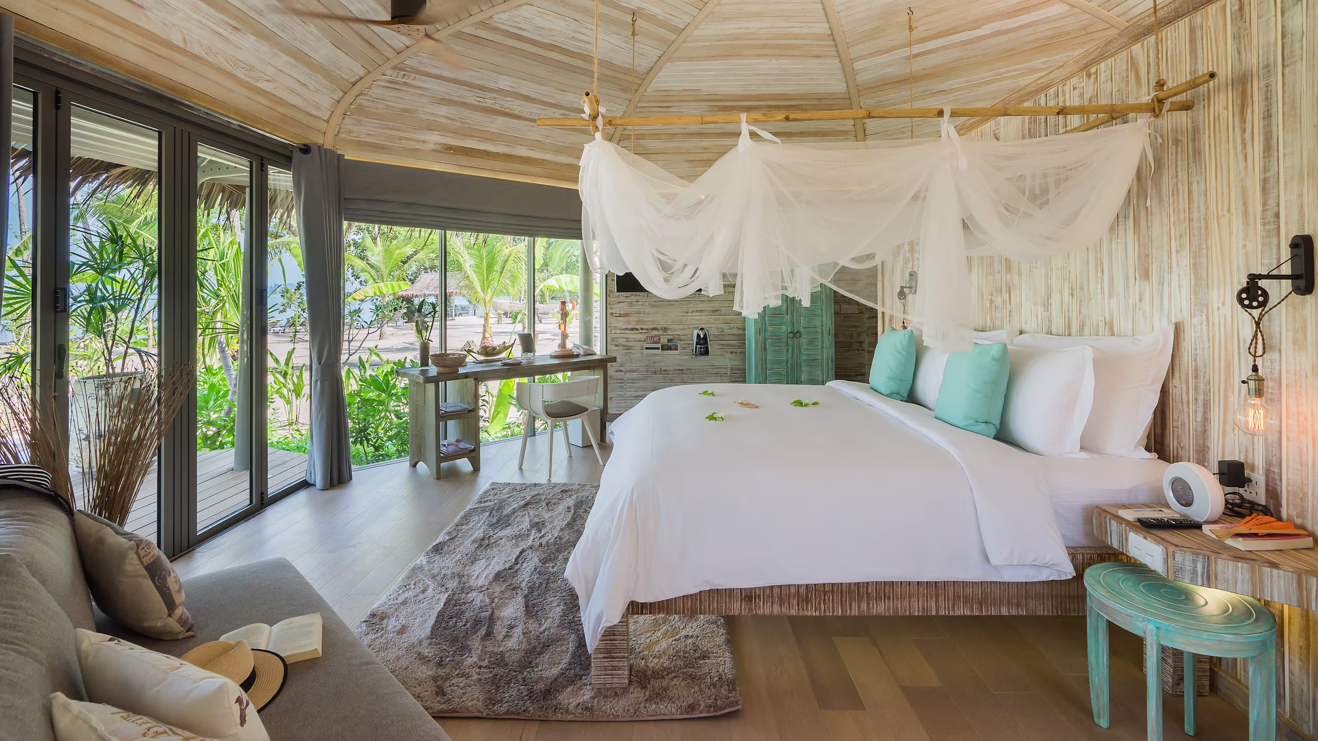 Beachfront Pool Villa - Image 7