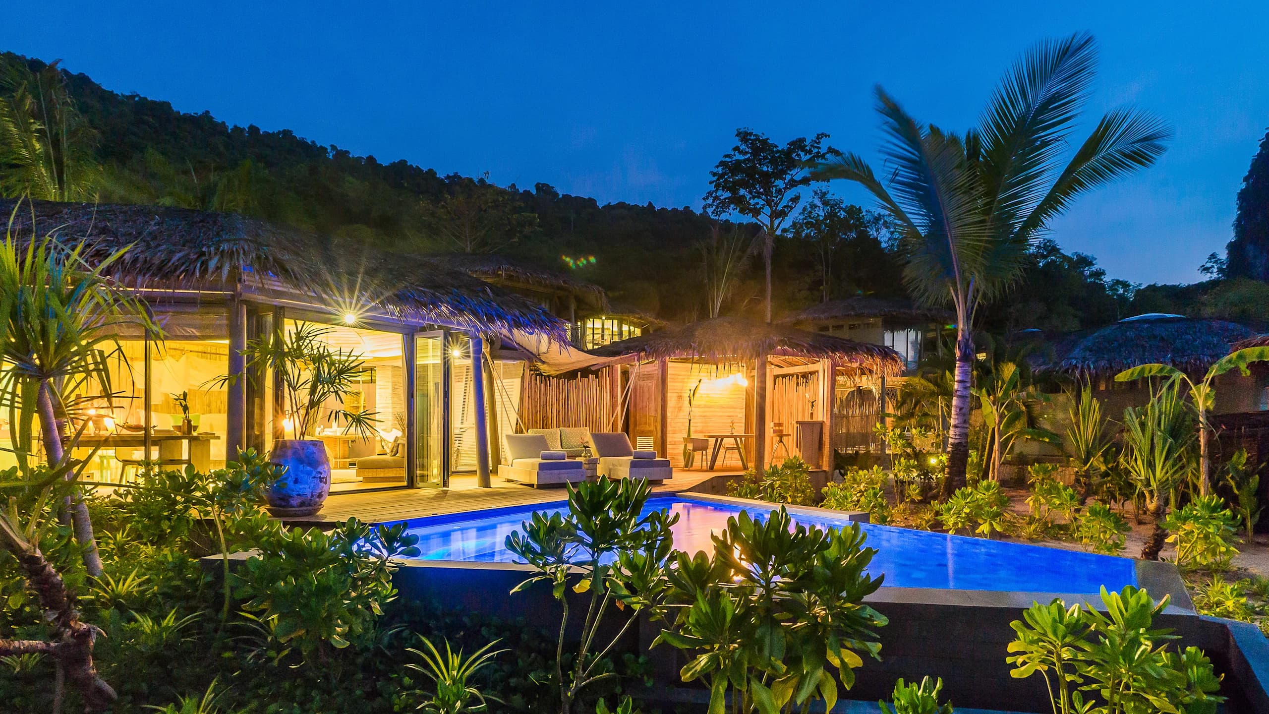 Beachfront Pool Villa - Image 4