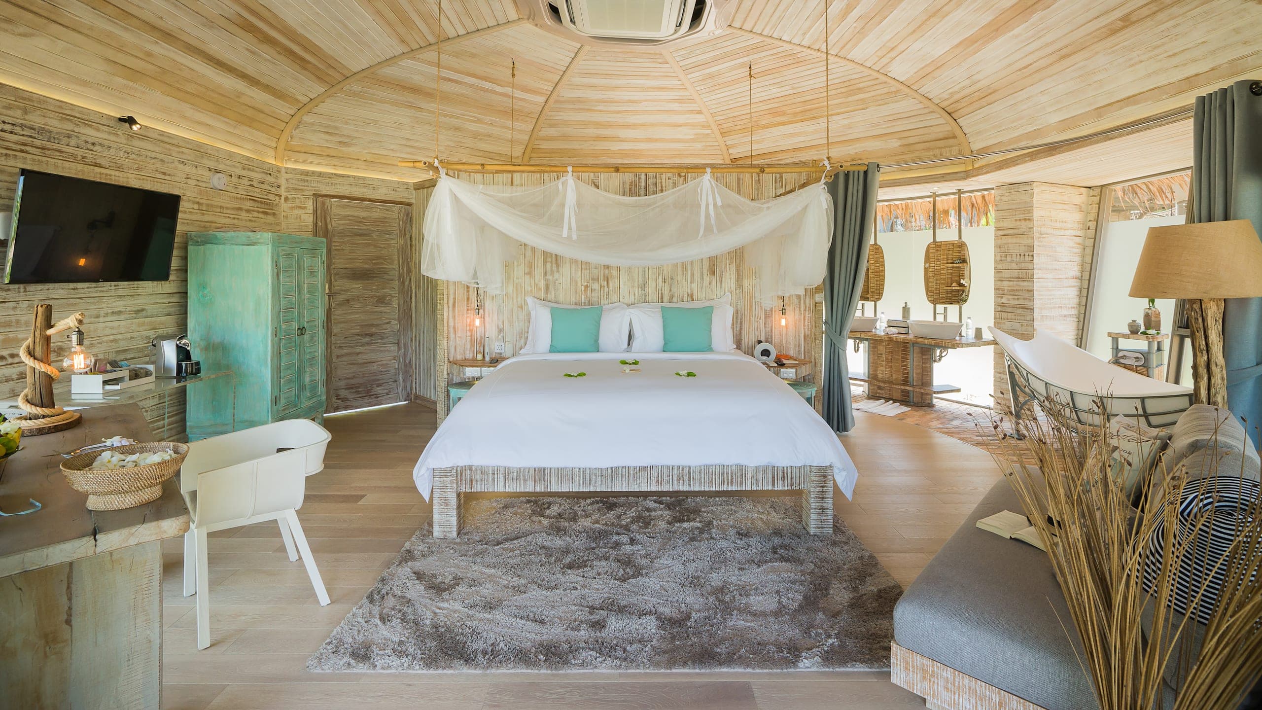 Beachfront Pool Villa - Image 2
