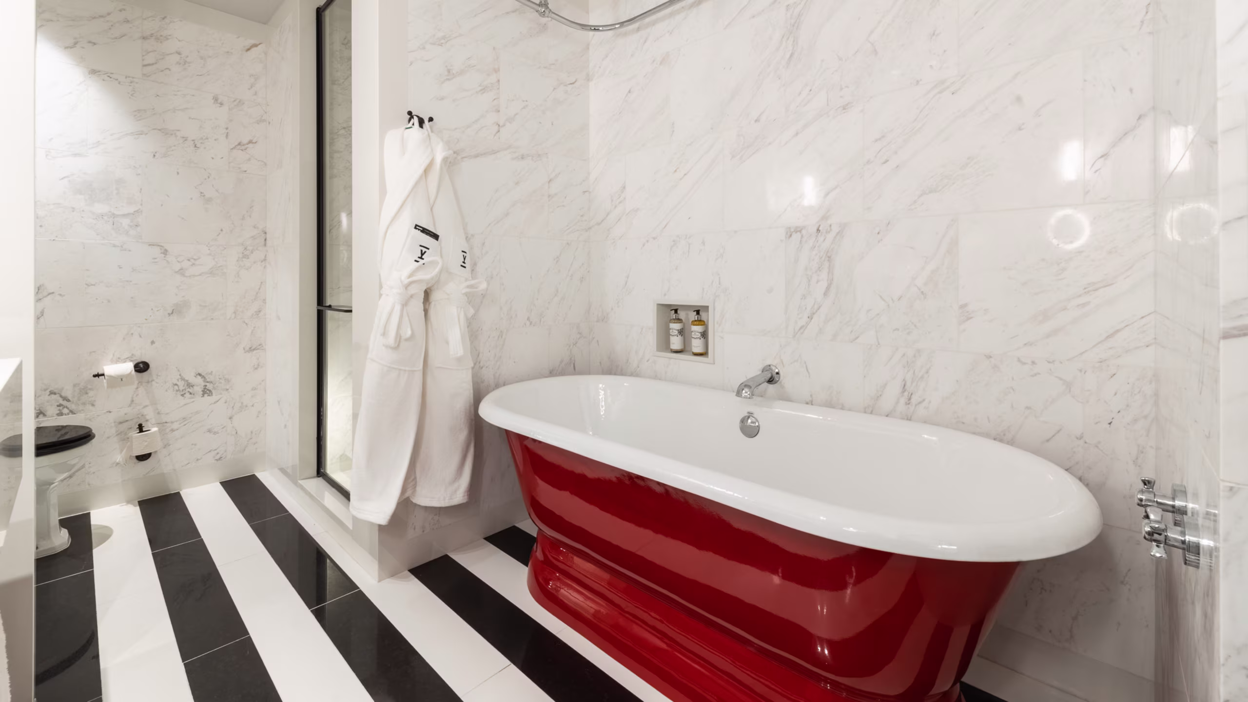 Suite with Aliados View - Image 3