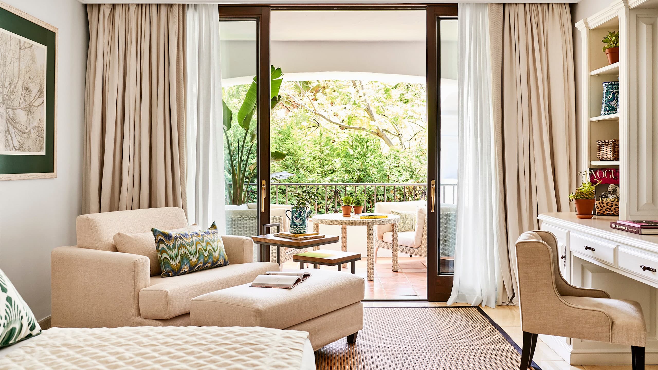 Deluxe Room - Image 4