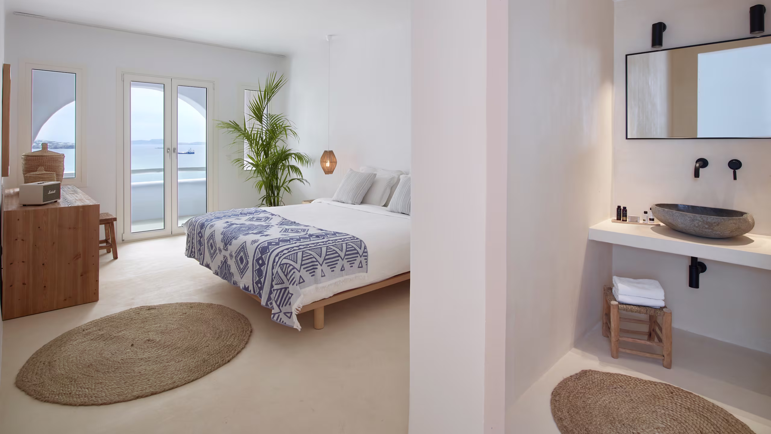 Deluxe Sea View Room - Image 1