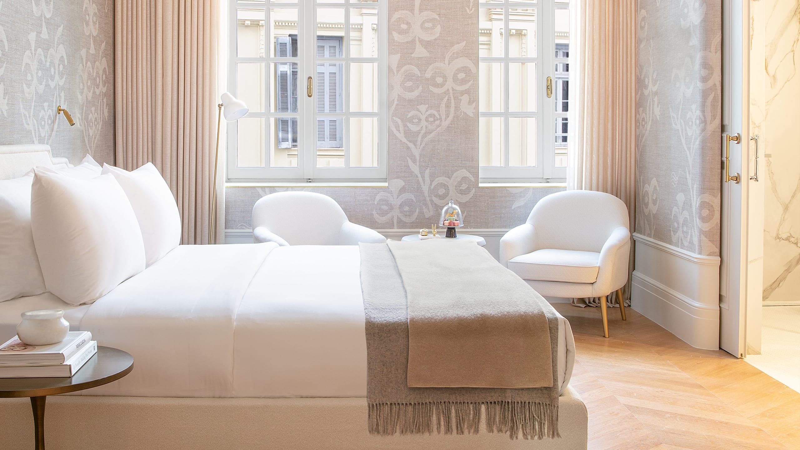 Deluxe Room - Image 5