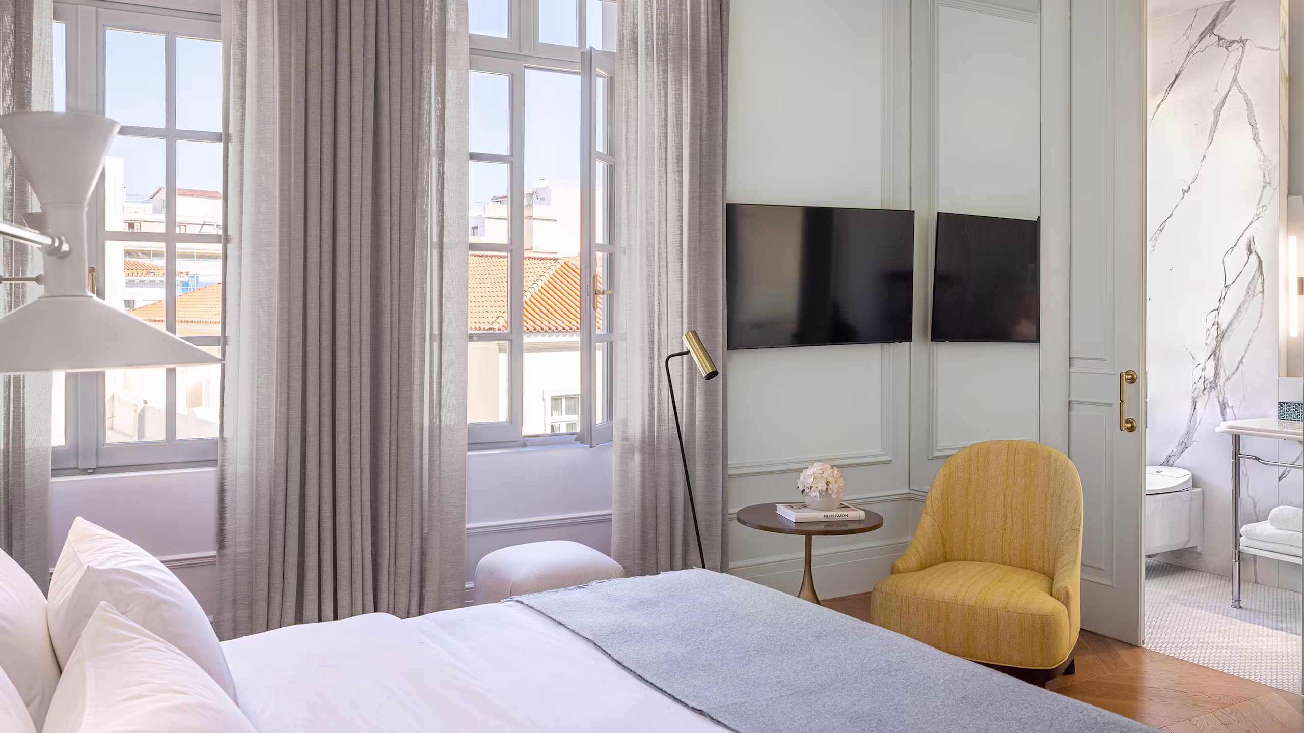 Deluxe Room - Image 2