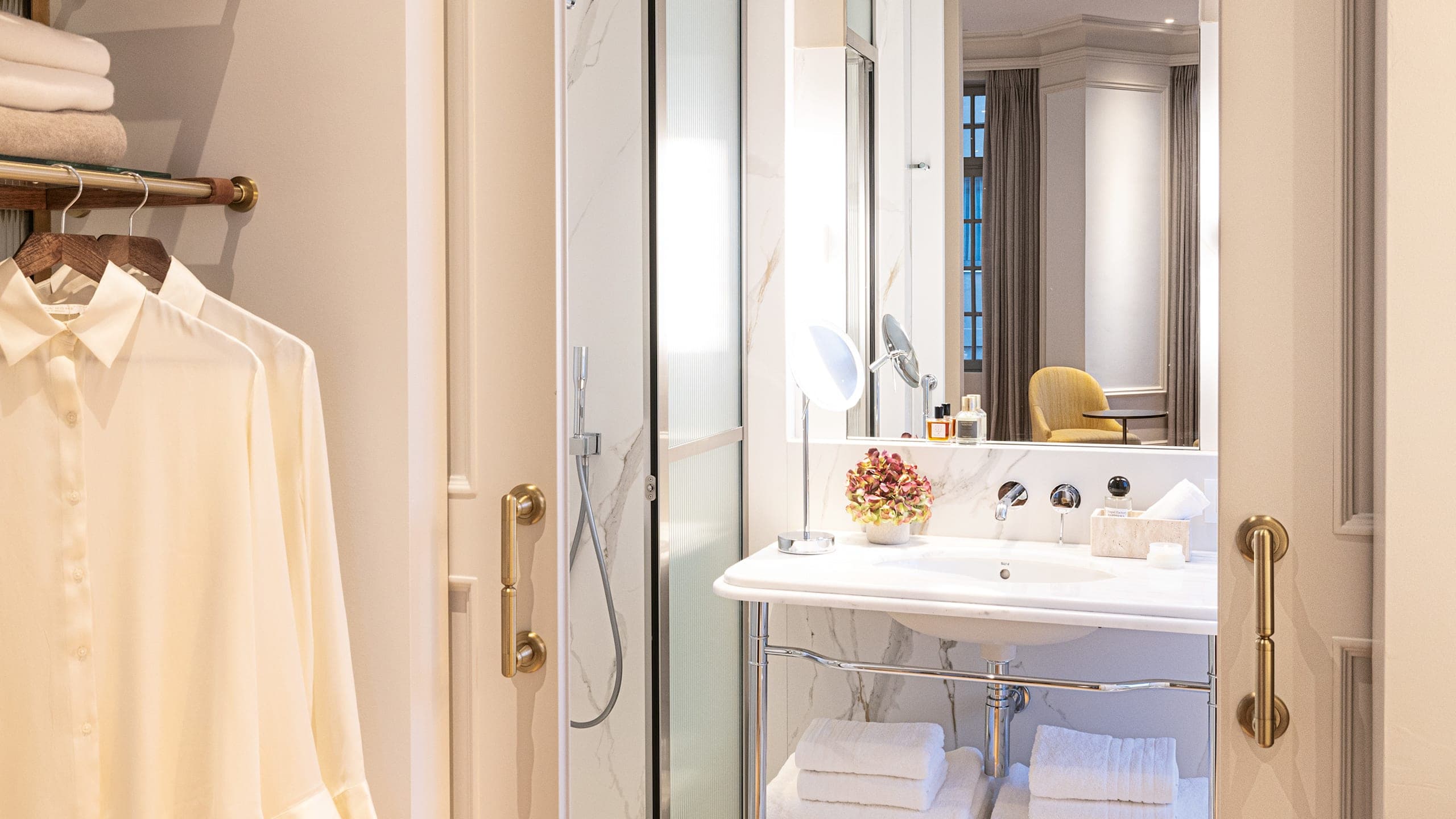 Metropolis Junior Suite - Image 4