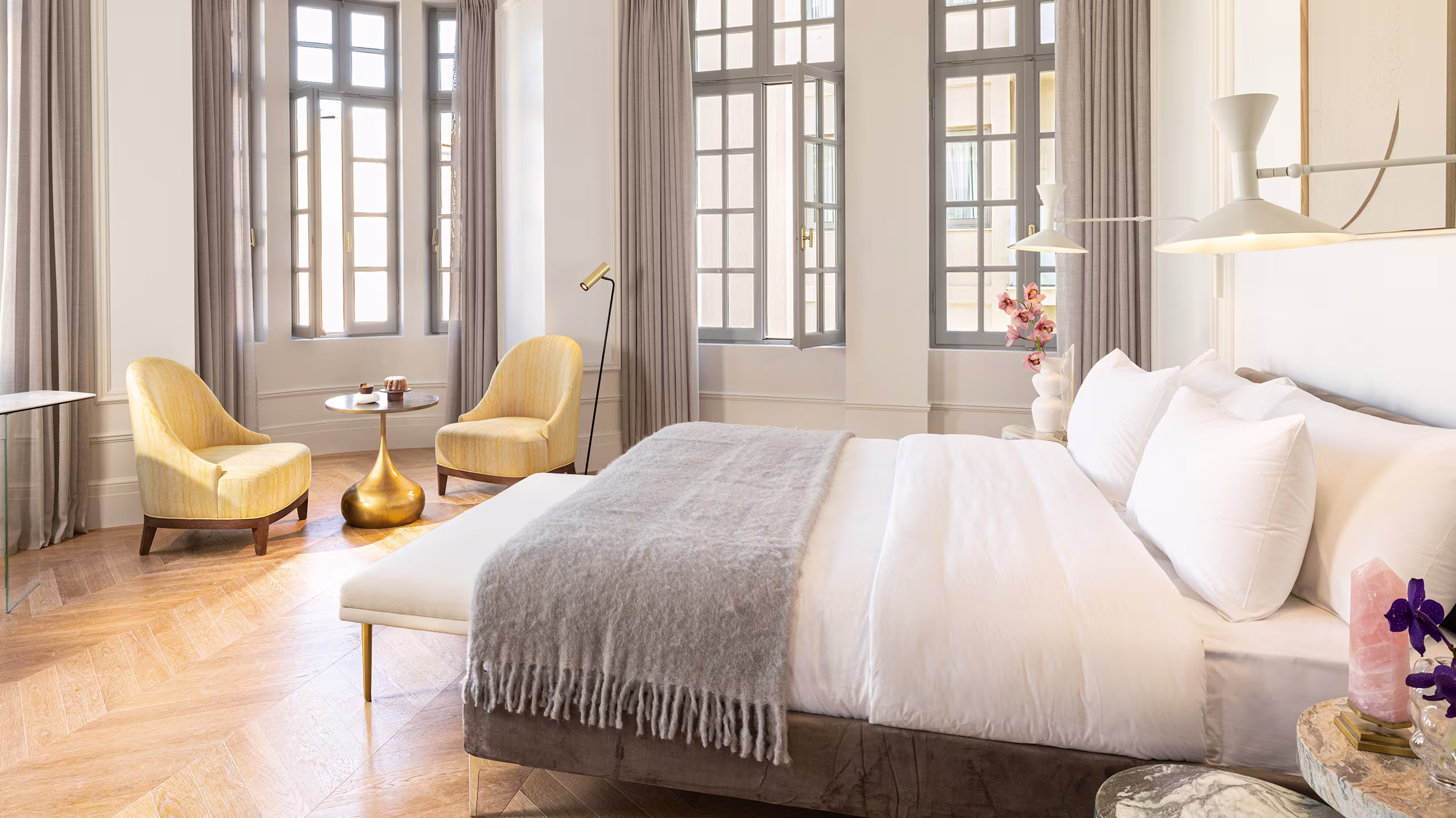 Metropolis Junior Suite - Image 2