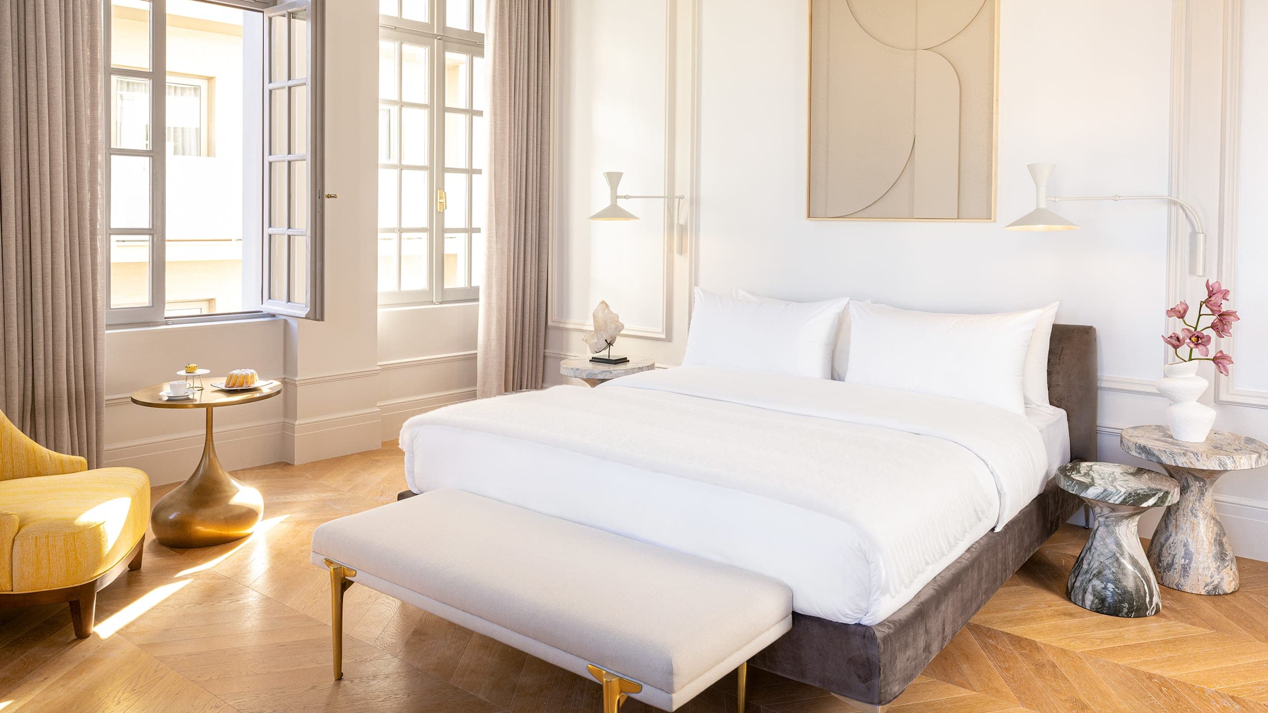 Metropolis Junior Suite - Image 1