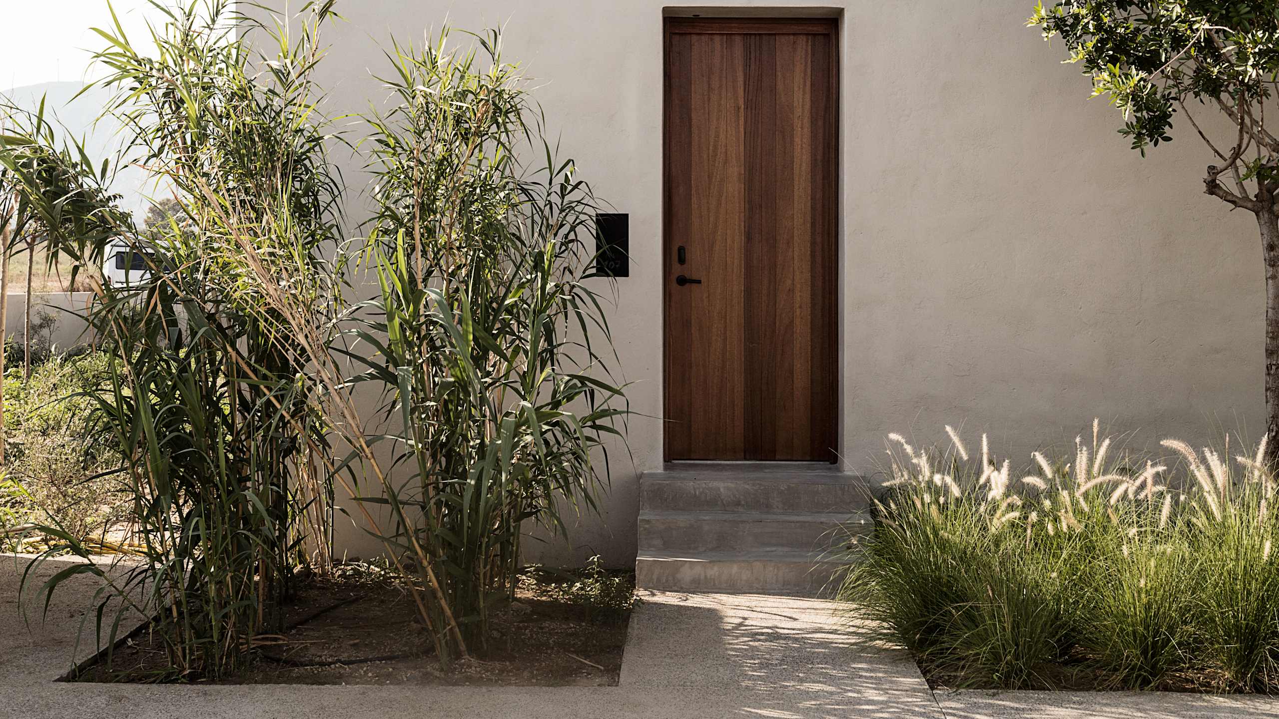Bungalow with Garden View - Image 7