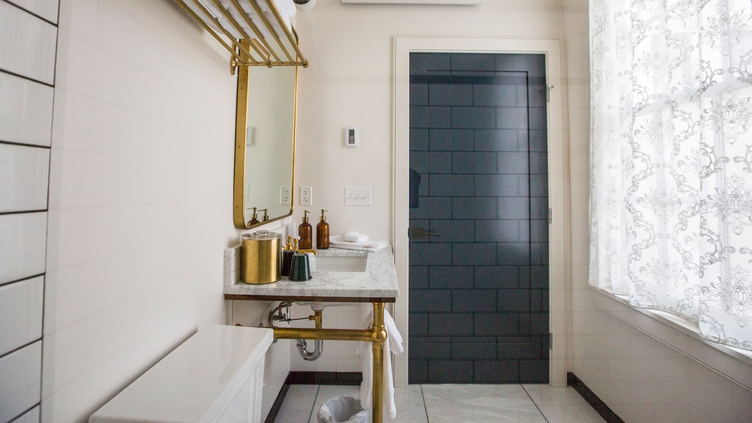 Courtyard King - Image 3