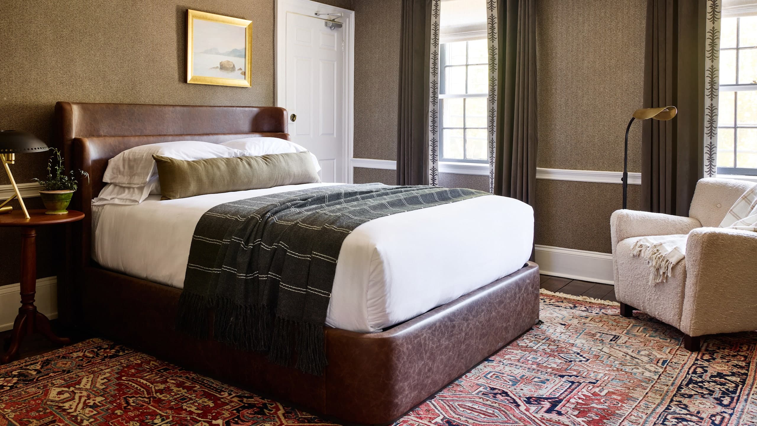 Patterson Deluxe Queen with Fireplace - Image 1