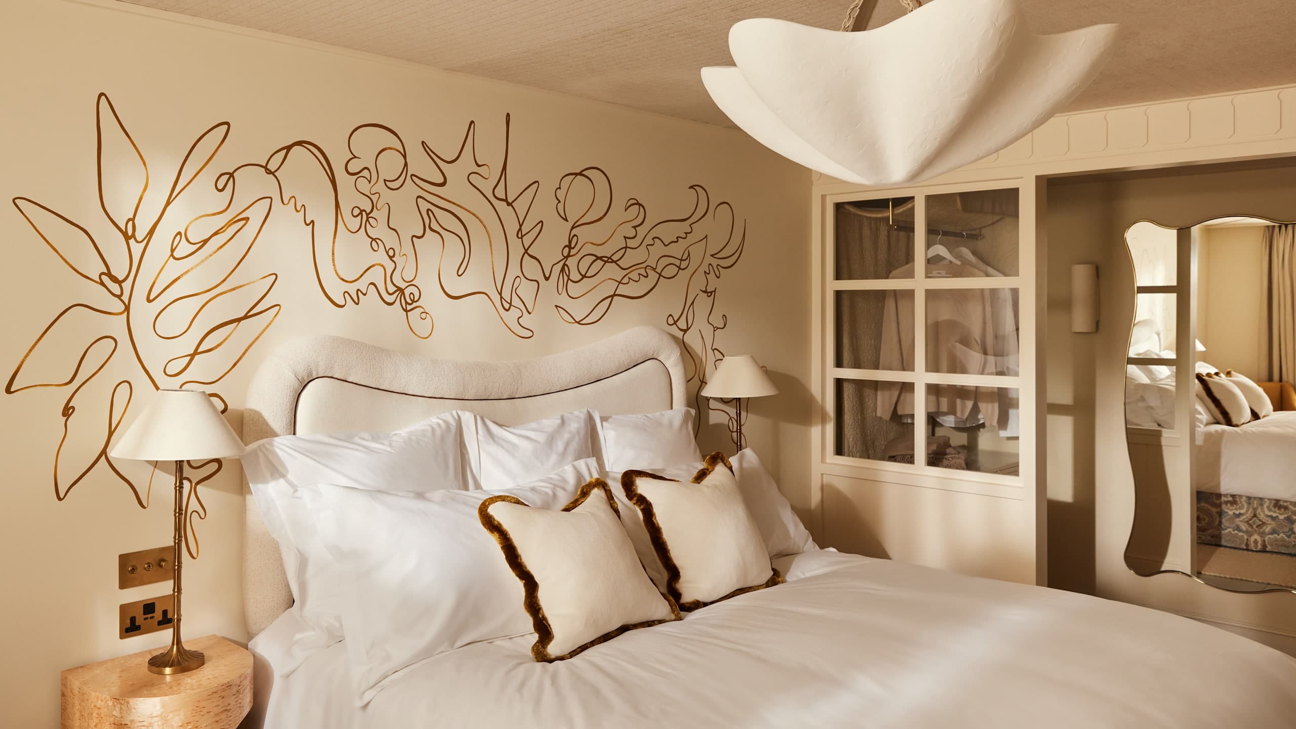 Large Guest Room with Sea View - Image 3