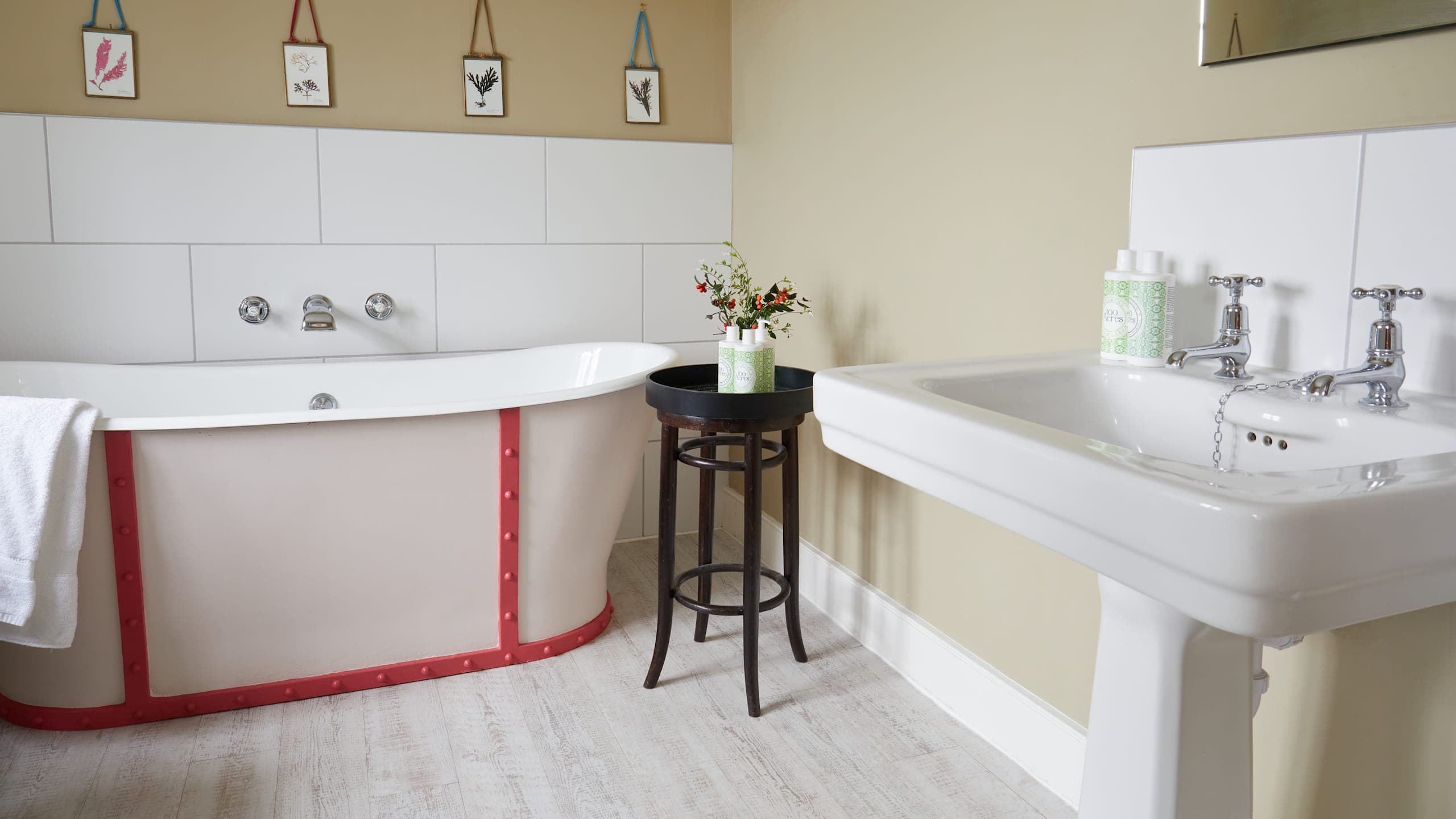 Large Pub Room - Image 2