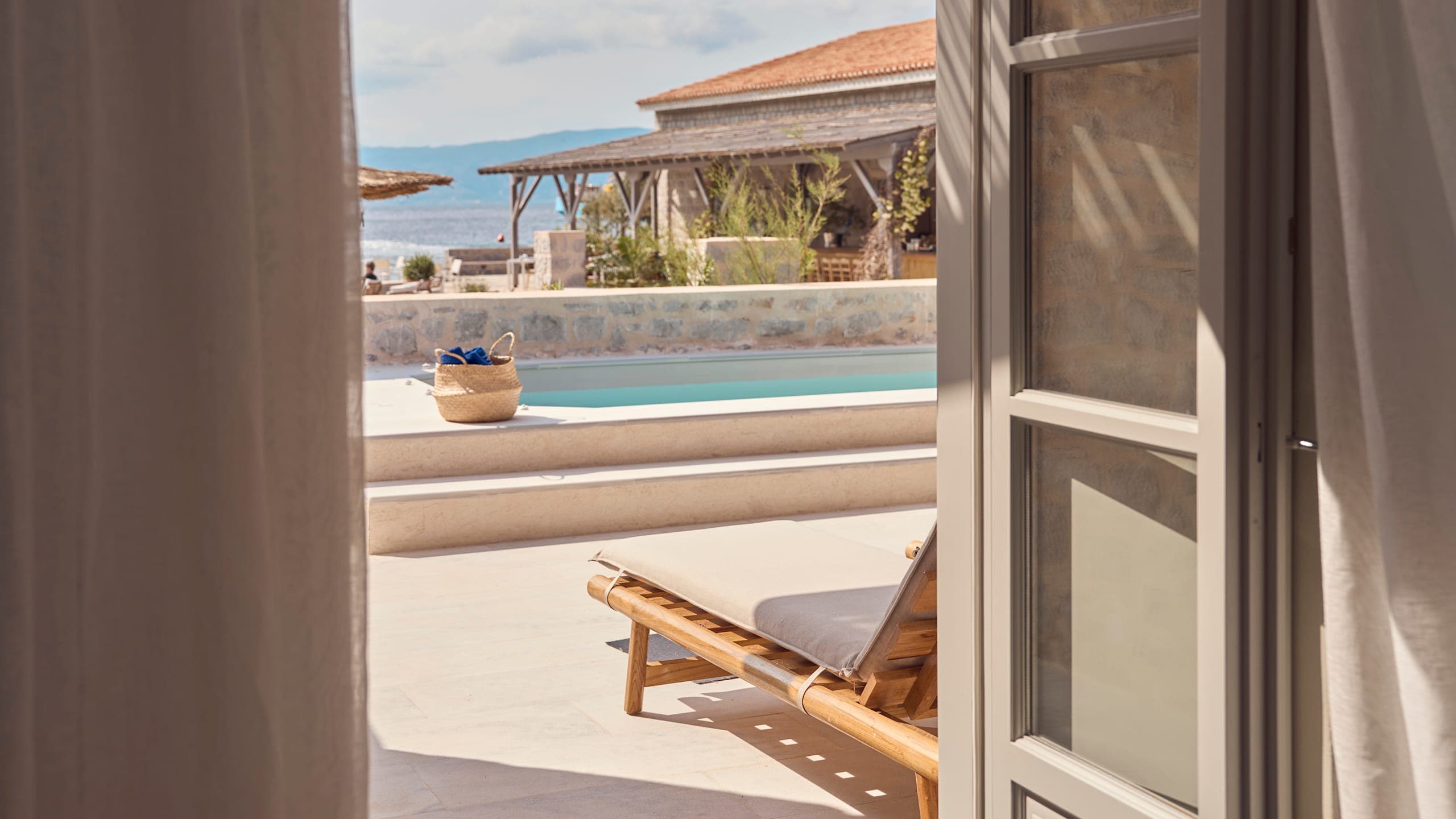 Beachfront Suite with Private Pool - Image 9
