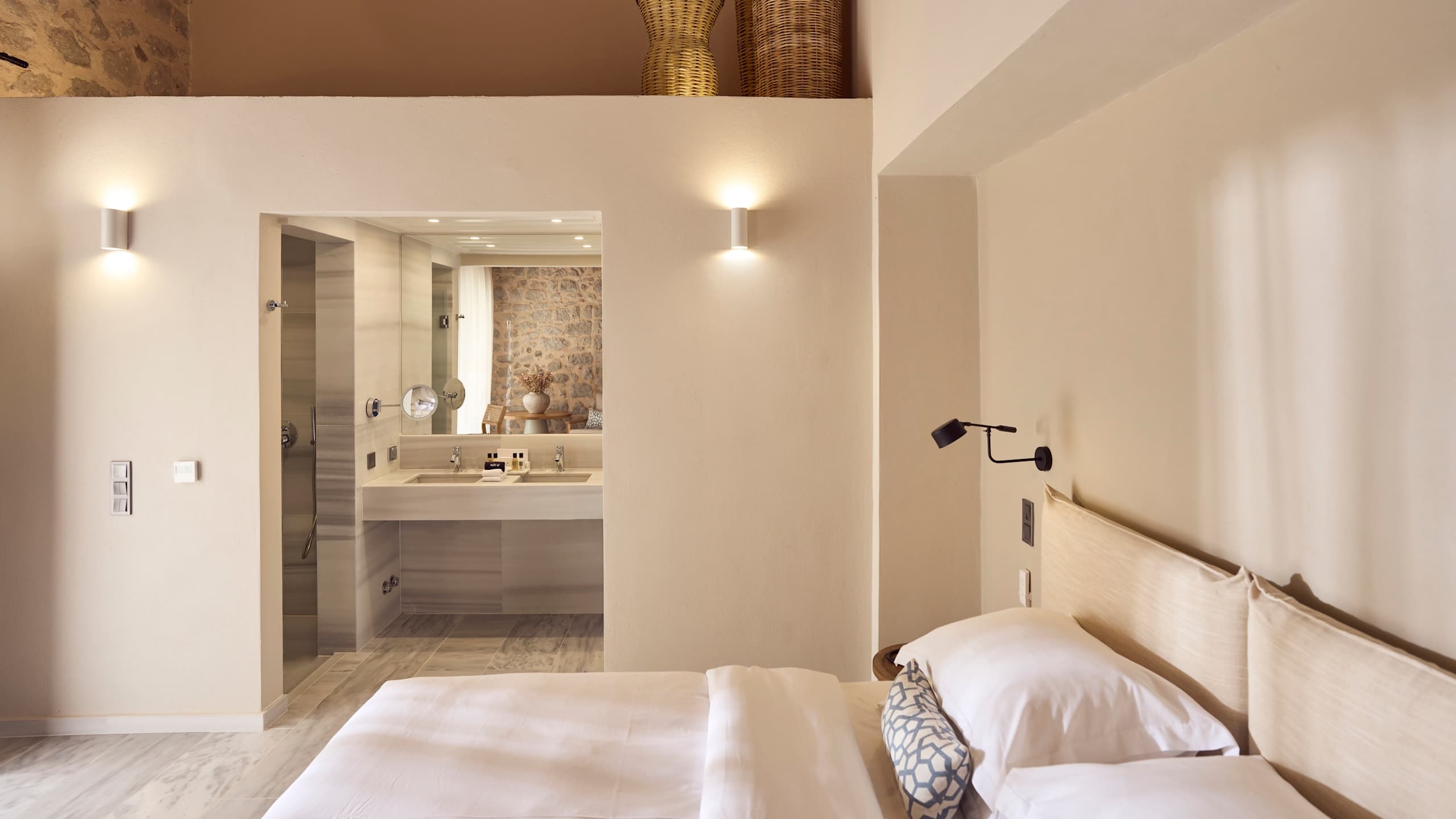 Beachfront Suite with Private Pool - Image 8