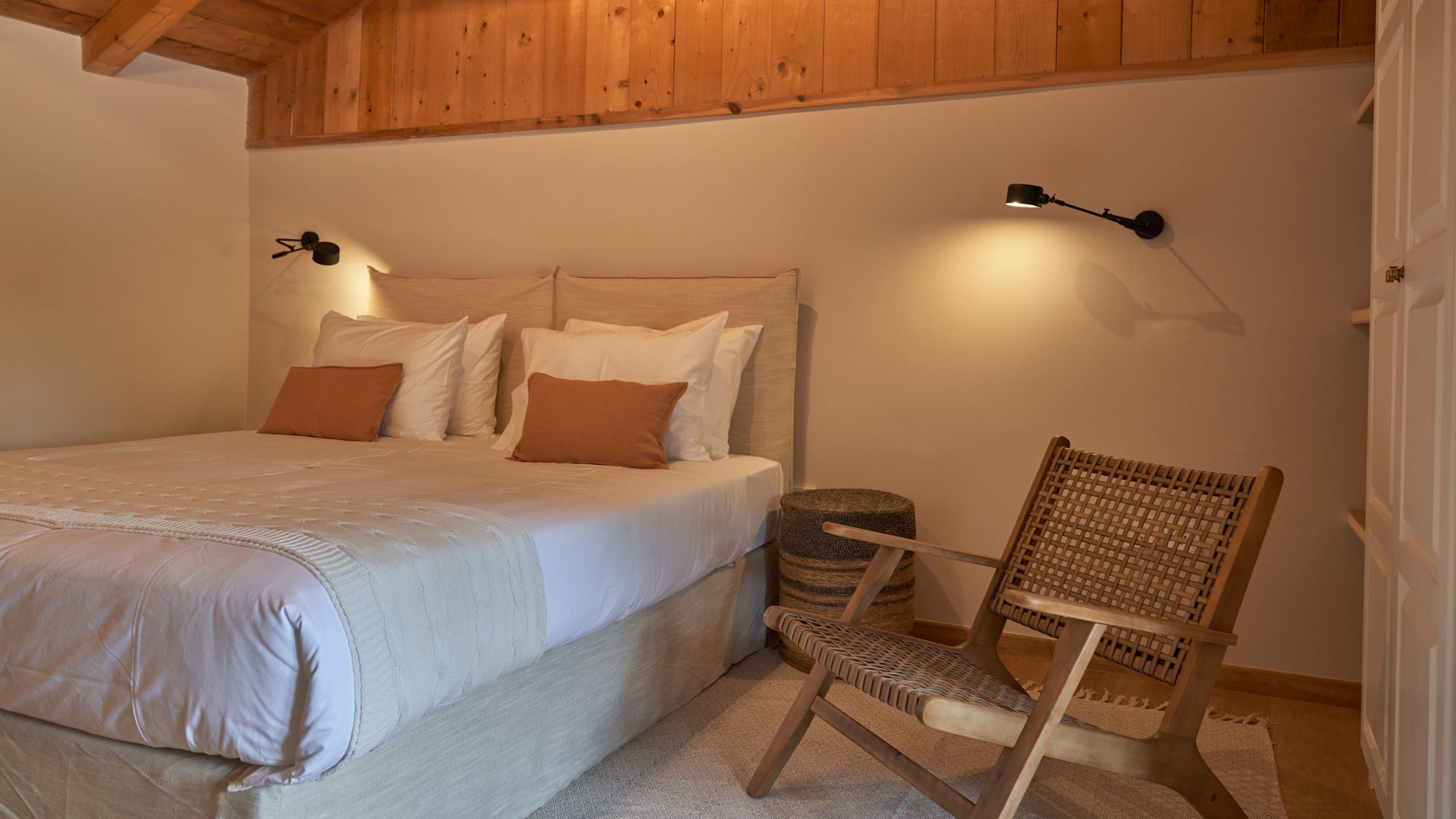 Mandraki Beach Resort - Image 2