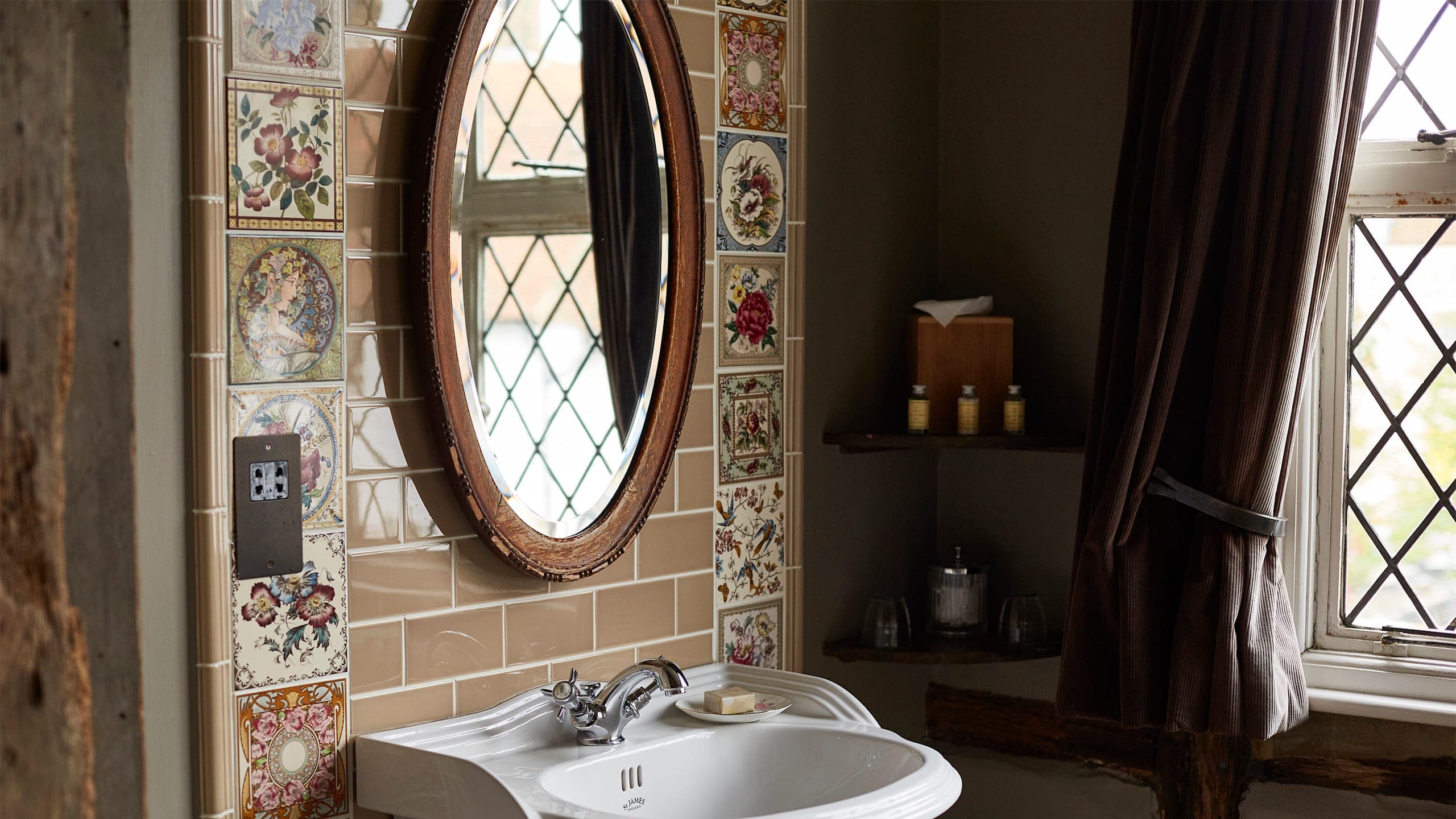 Classic Double Room - Image 13