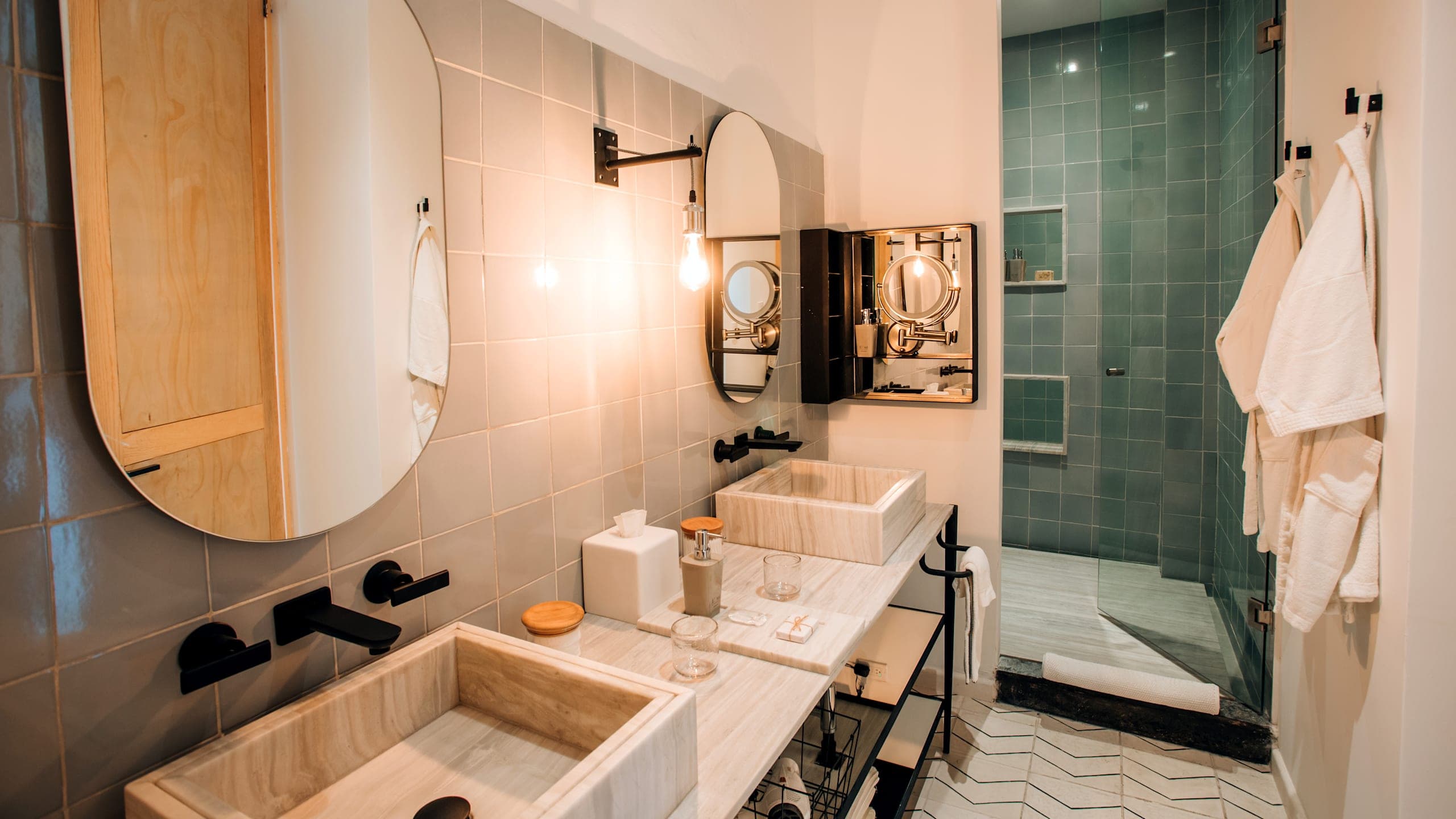 Deluxe Double - Image 6