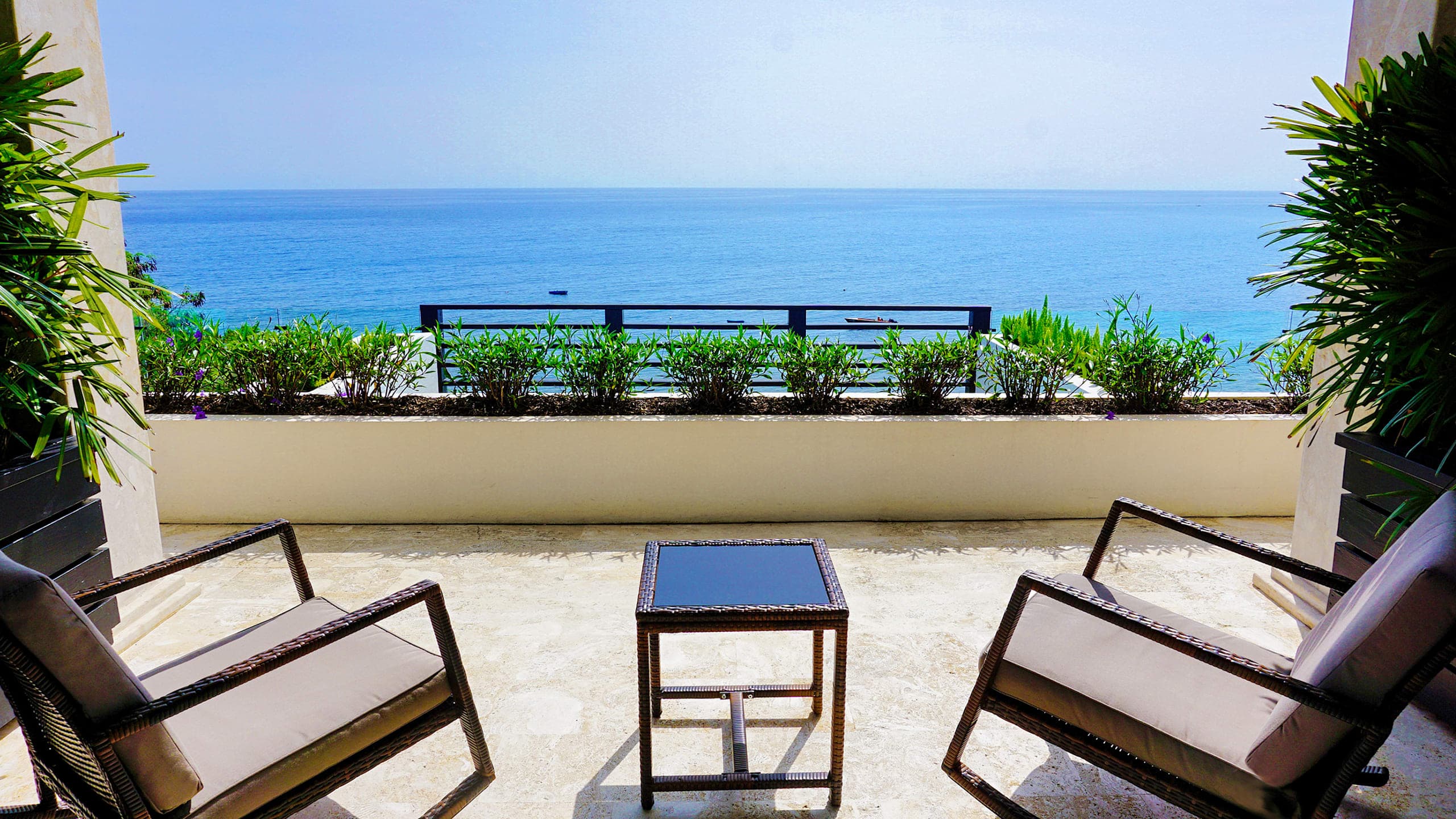 Deluxe King Suite - Image 4