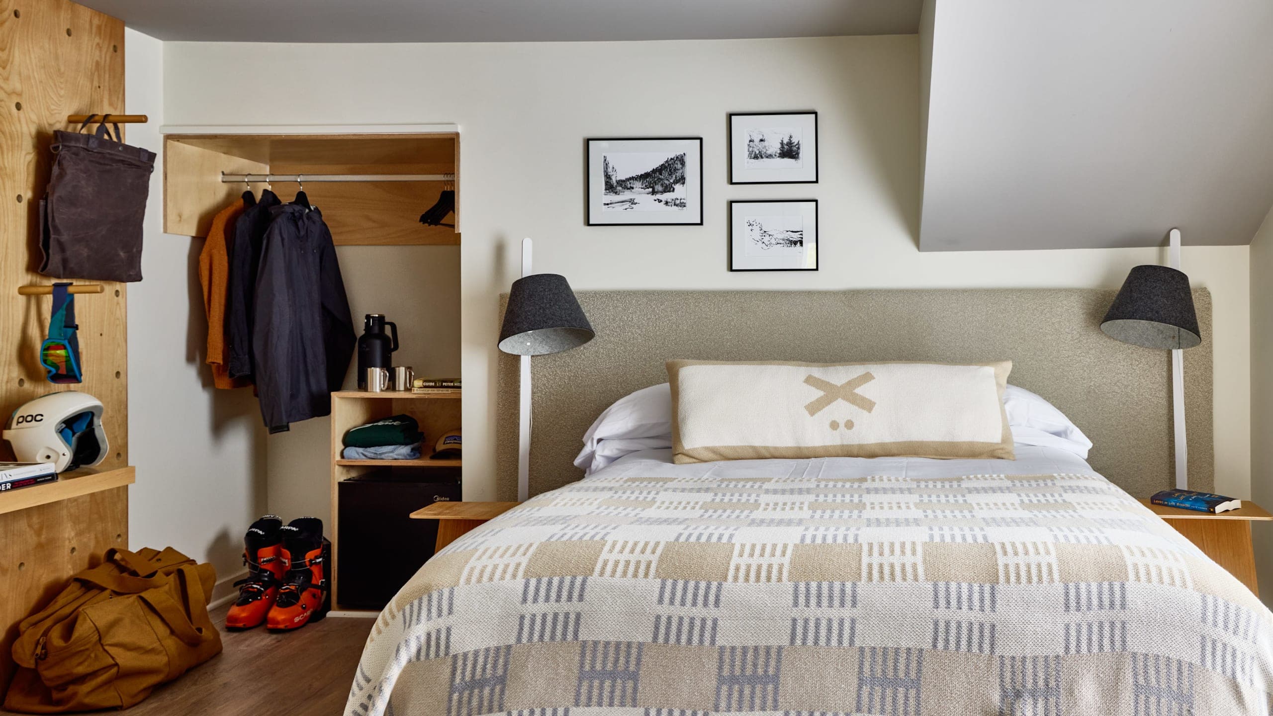 Deluxe Queen - Image 1