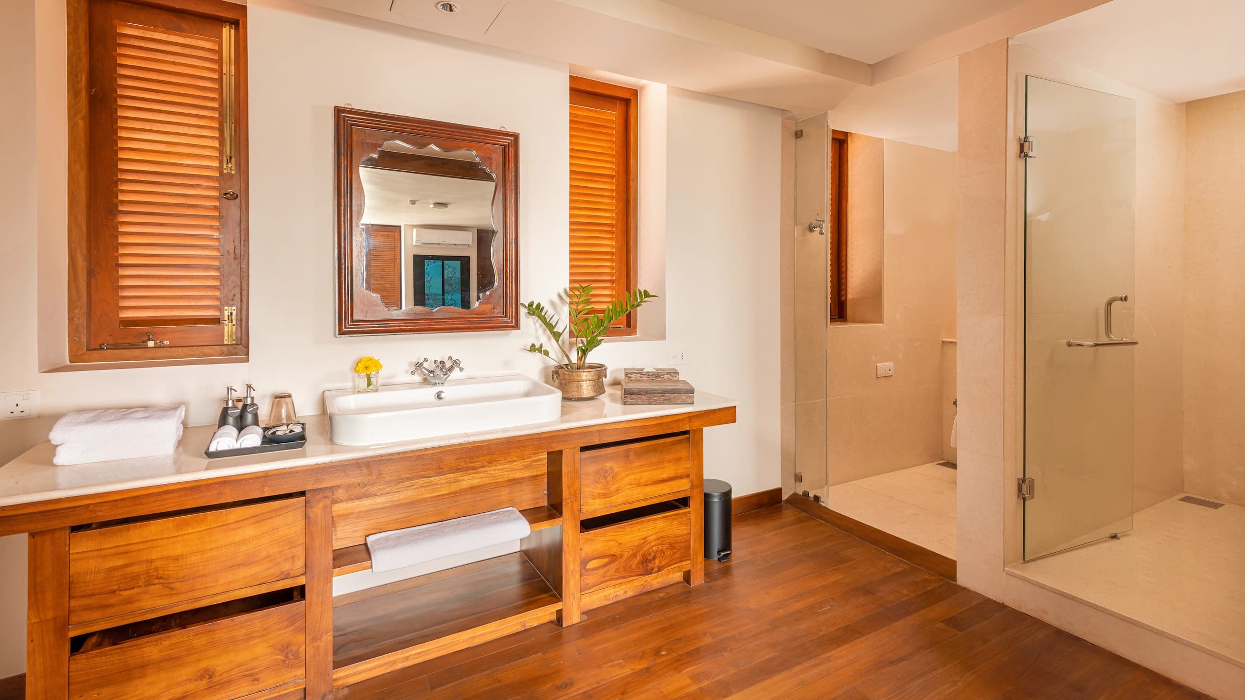 Ishq Colombo - Image 5