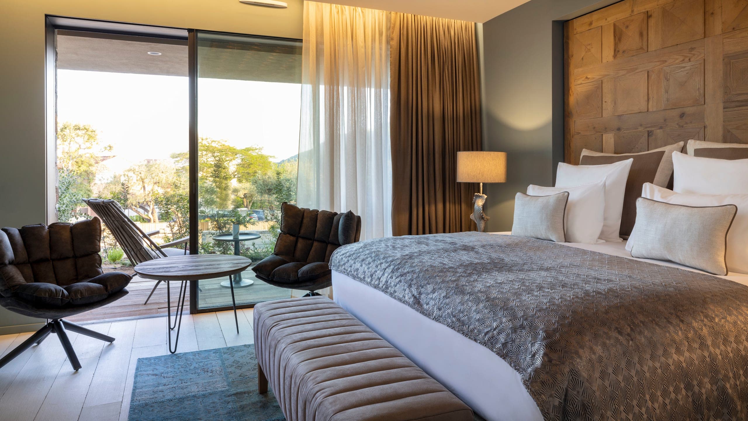 Les Regalia - Image 3