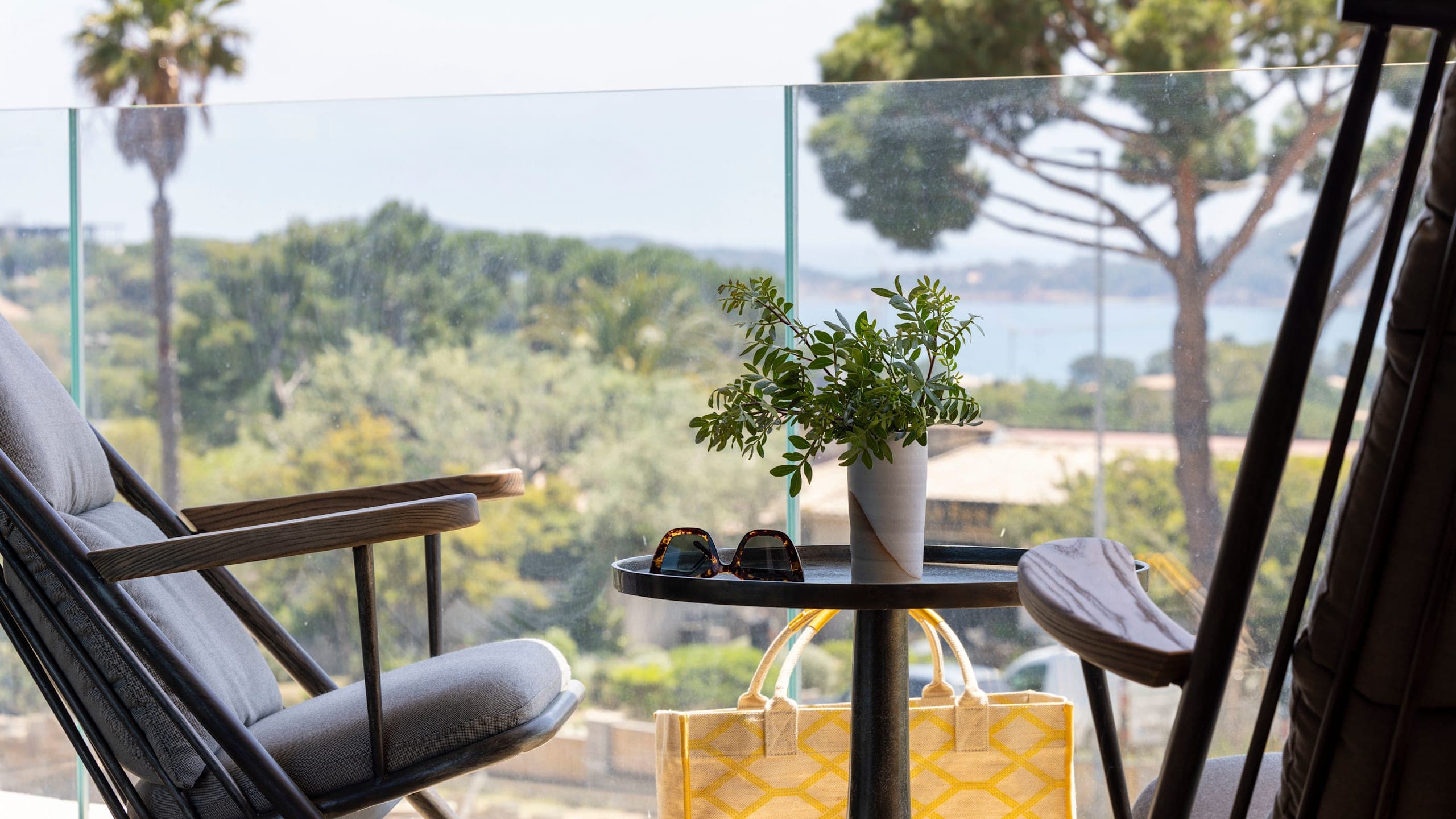 Les Regalia - Image 4