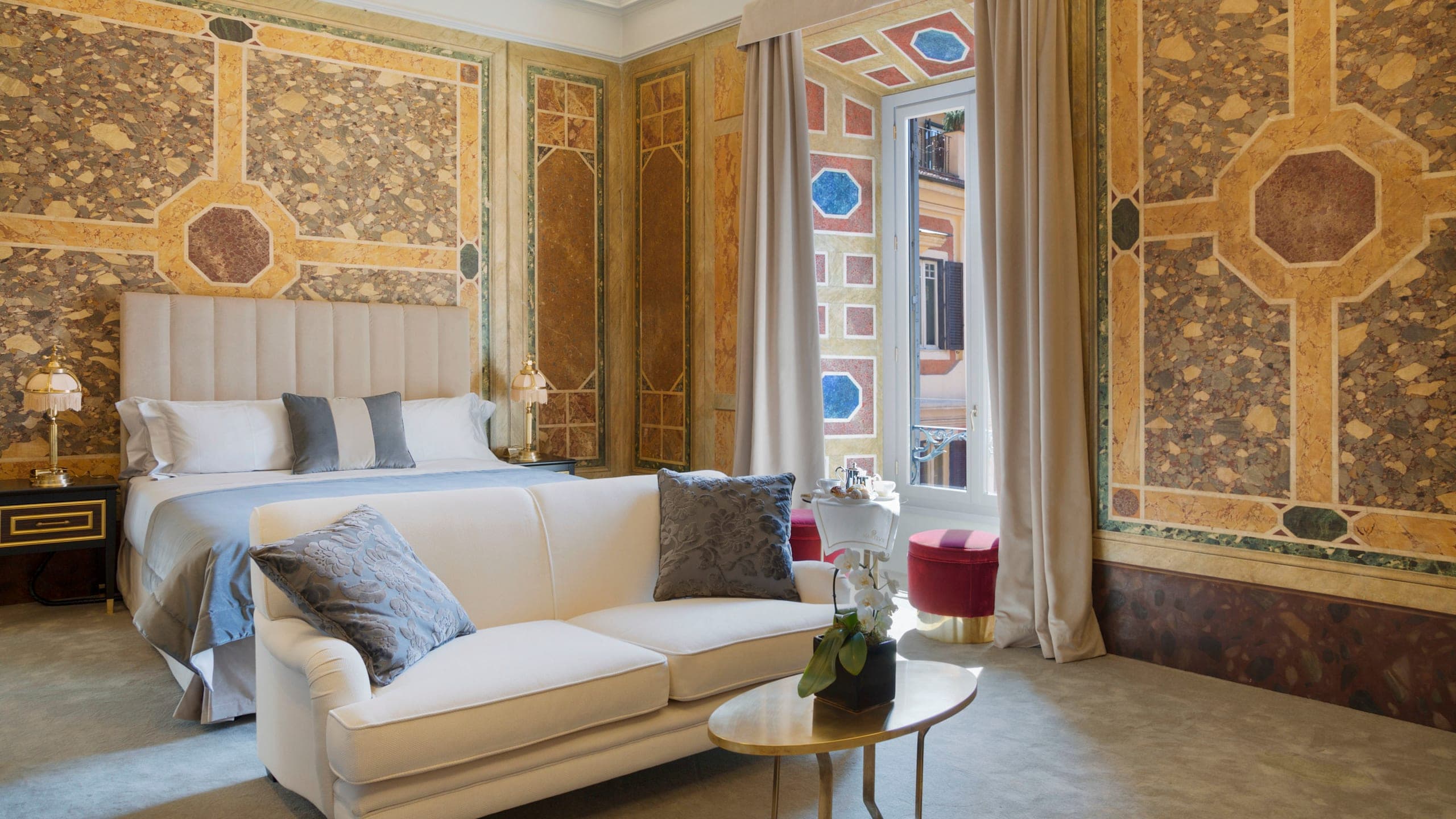 Deluxe Suite - Image 8