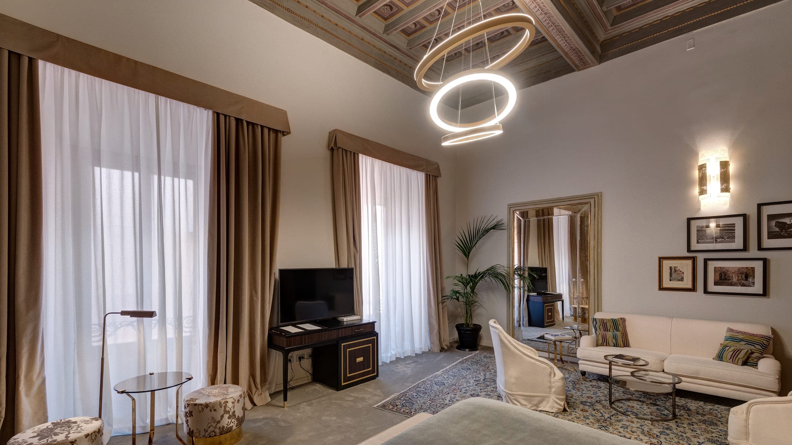 Deluxe Suite - Image 6