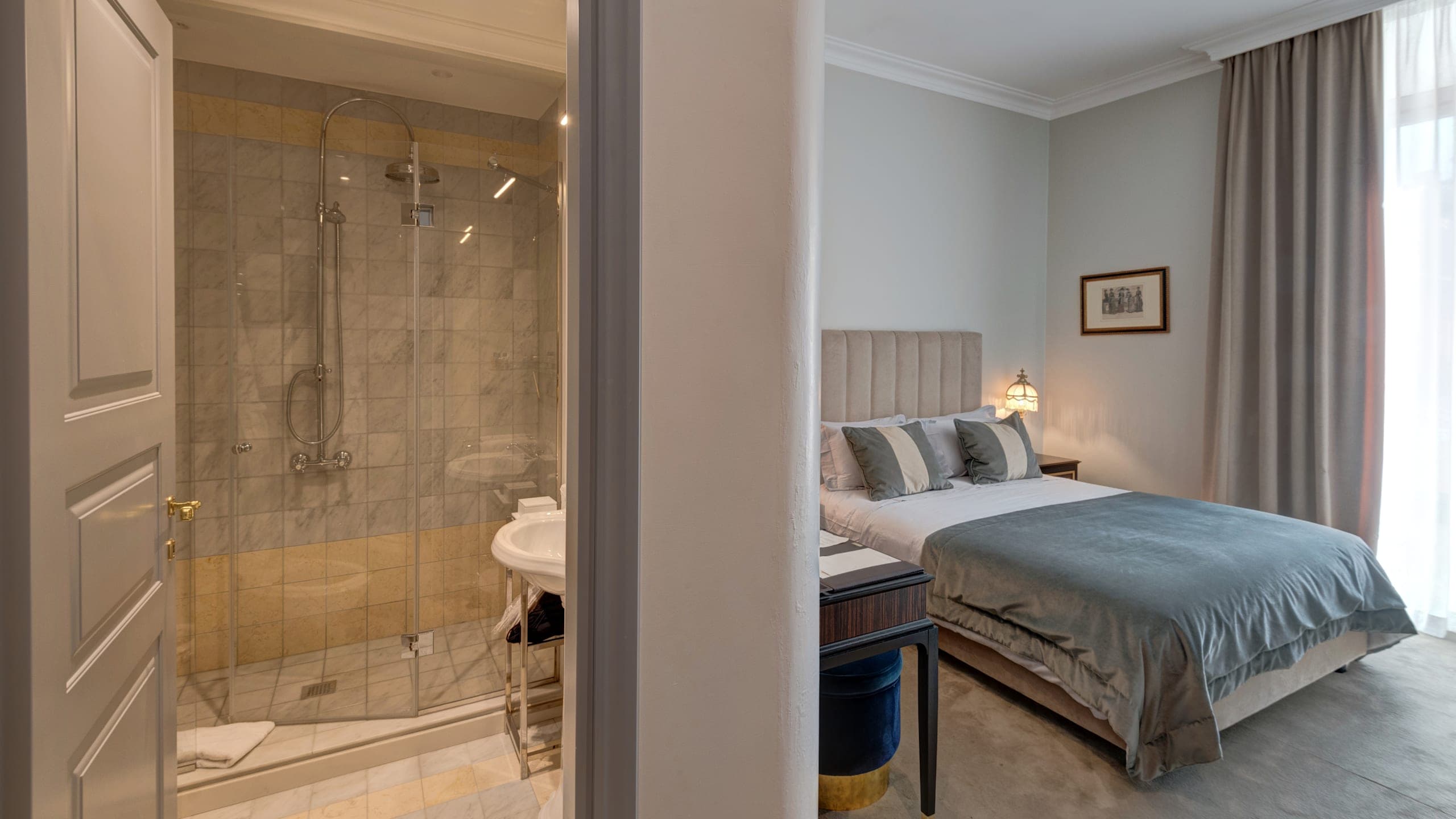 Superior Double Room - Image 6