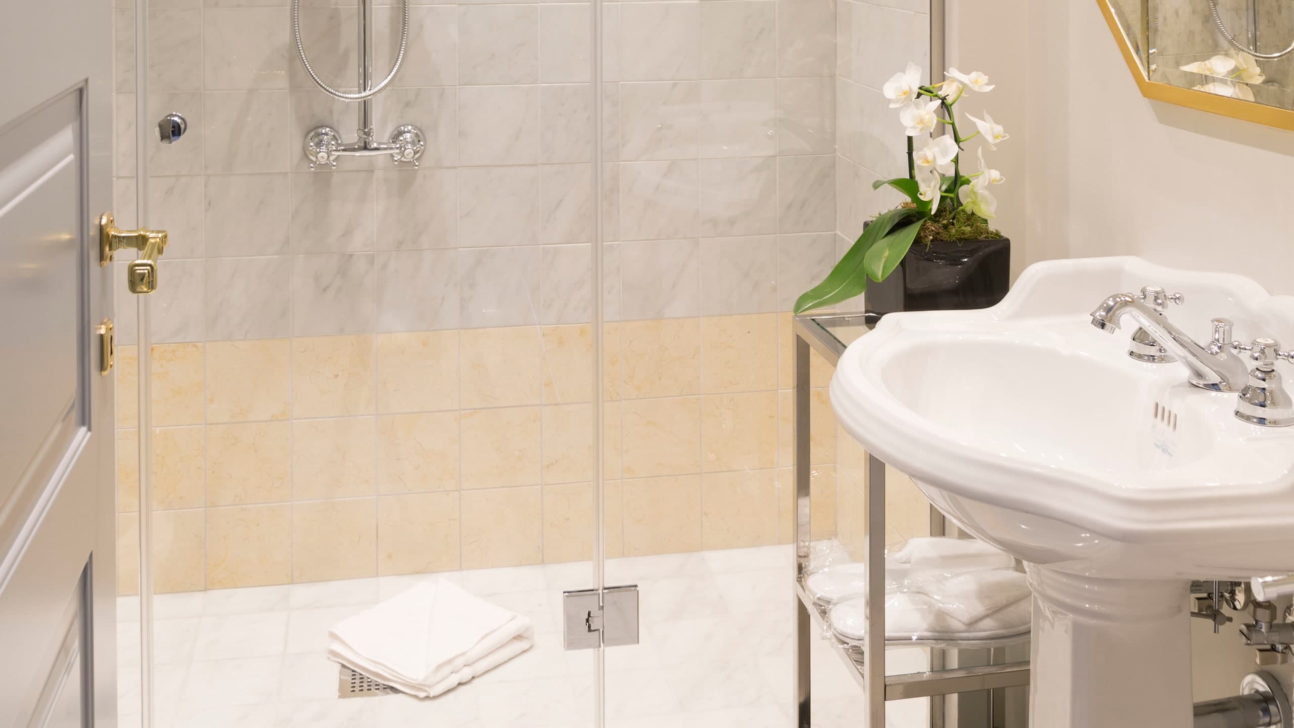 Superior Double Room - Image 5