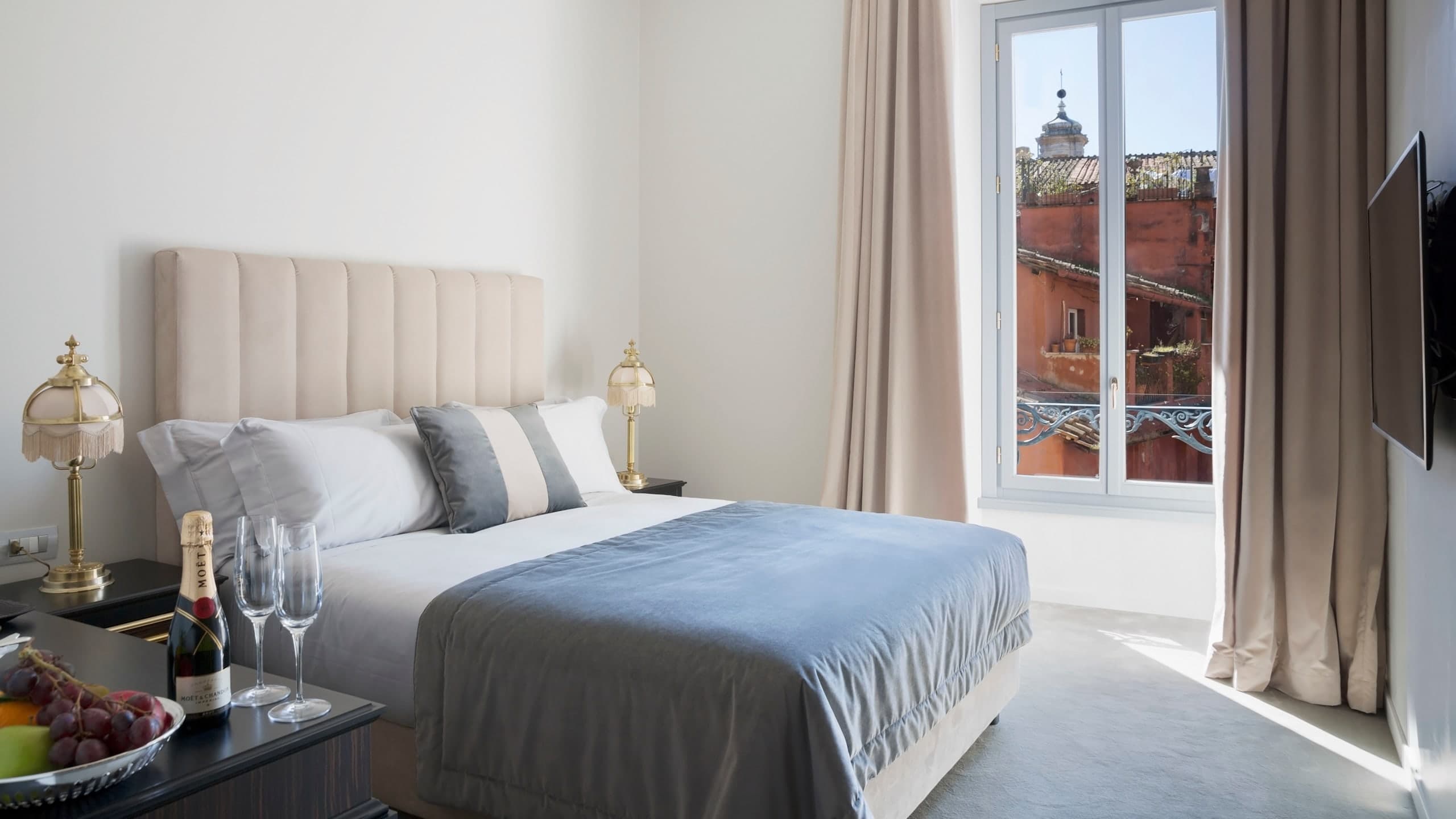 Superior Double Room - Image 3