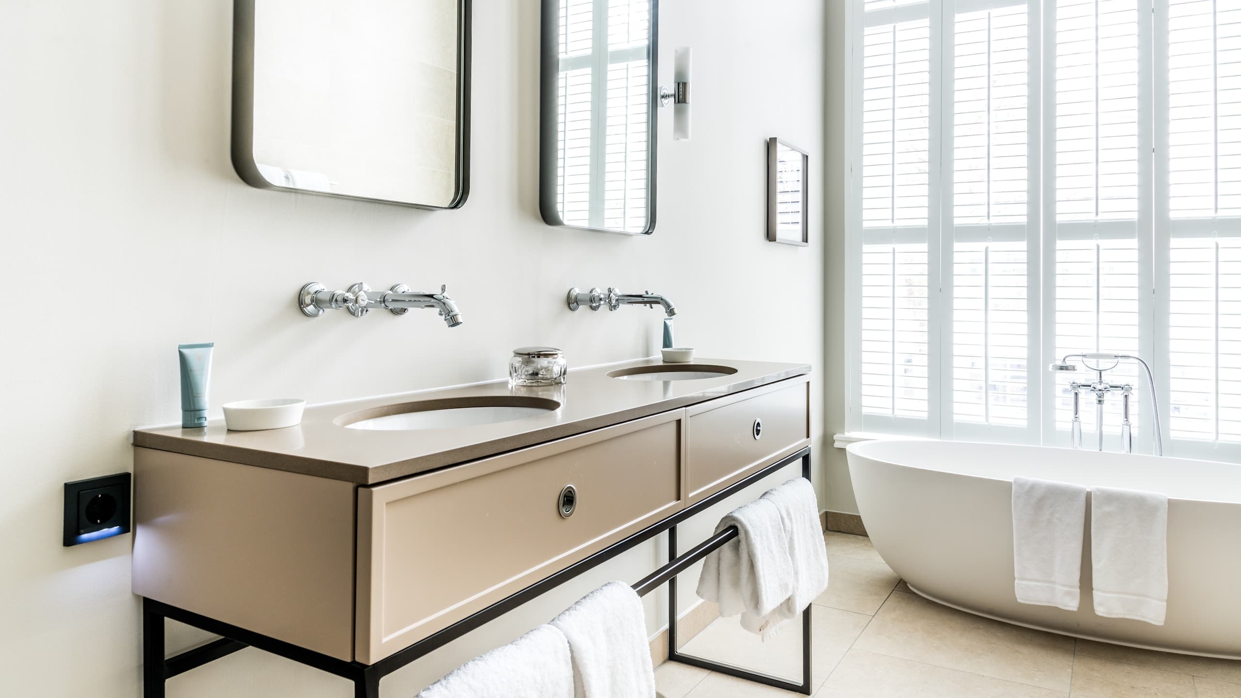 Grand Deluxe Room - Image 6