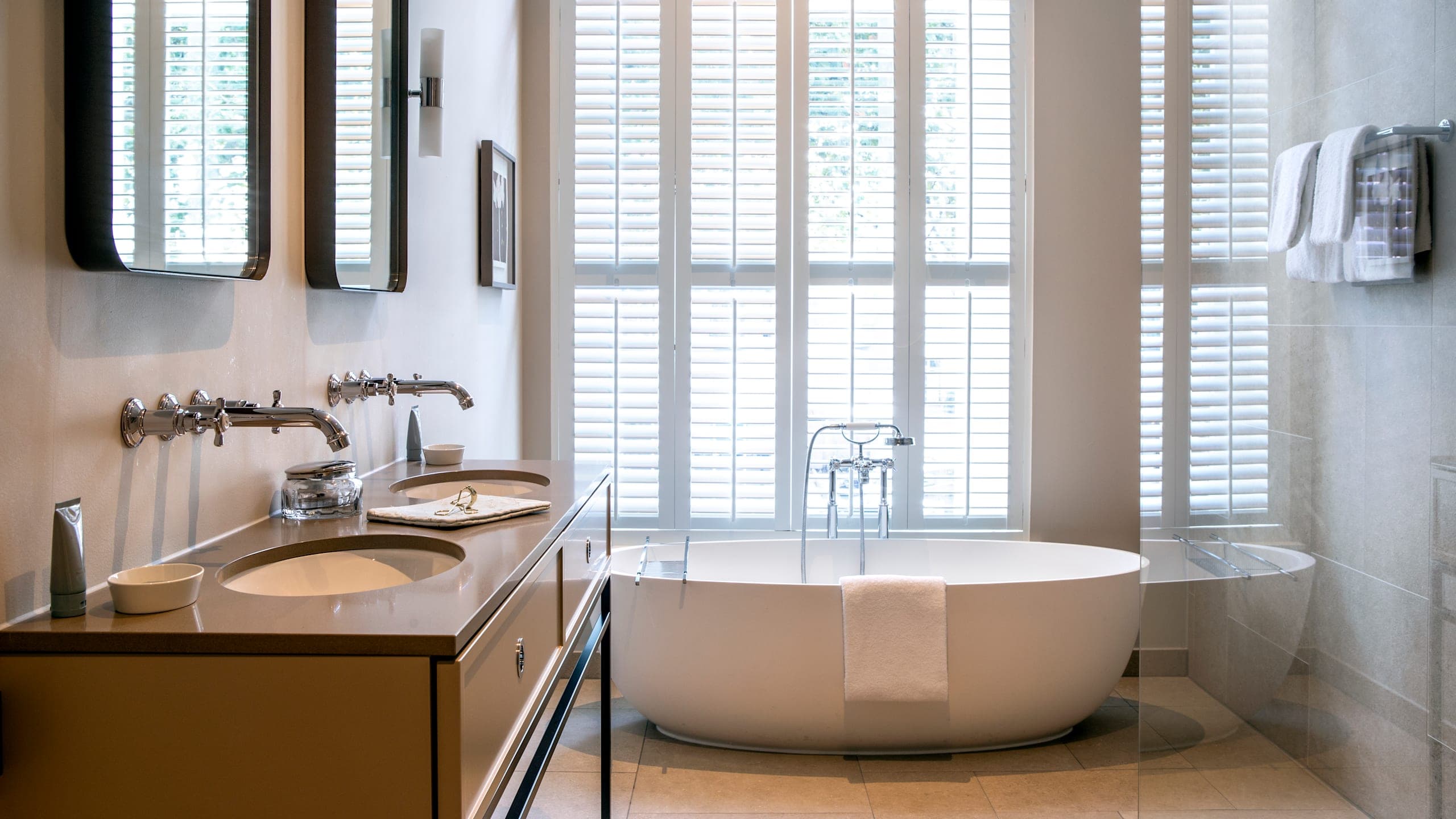 Grand Deluxe Room - Image 2