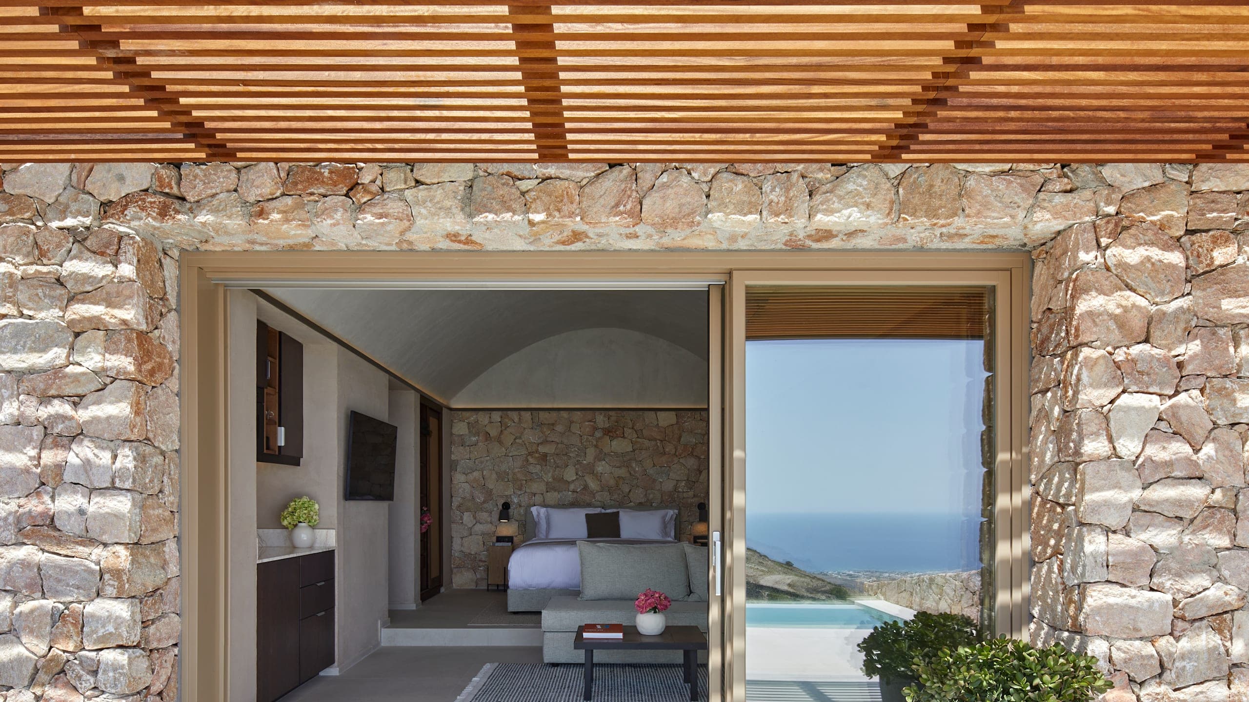 Retreat Suite - Image 9