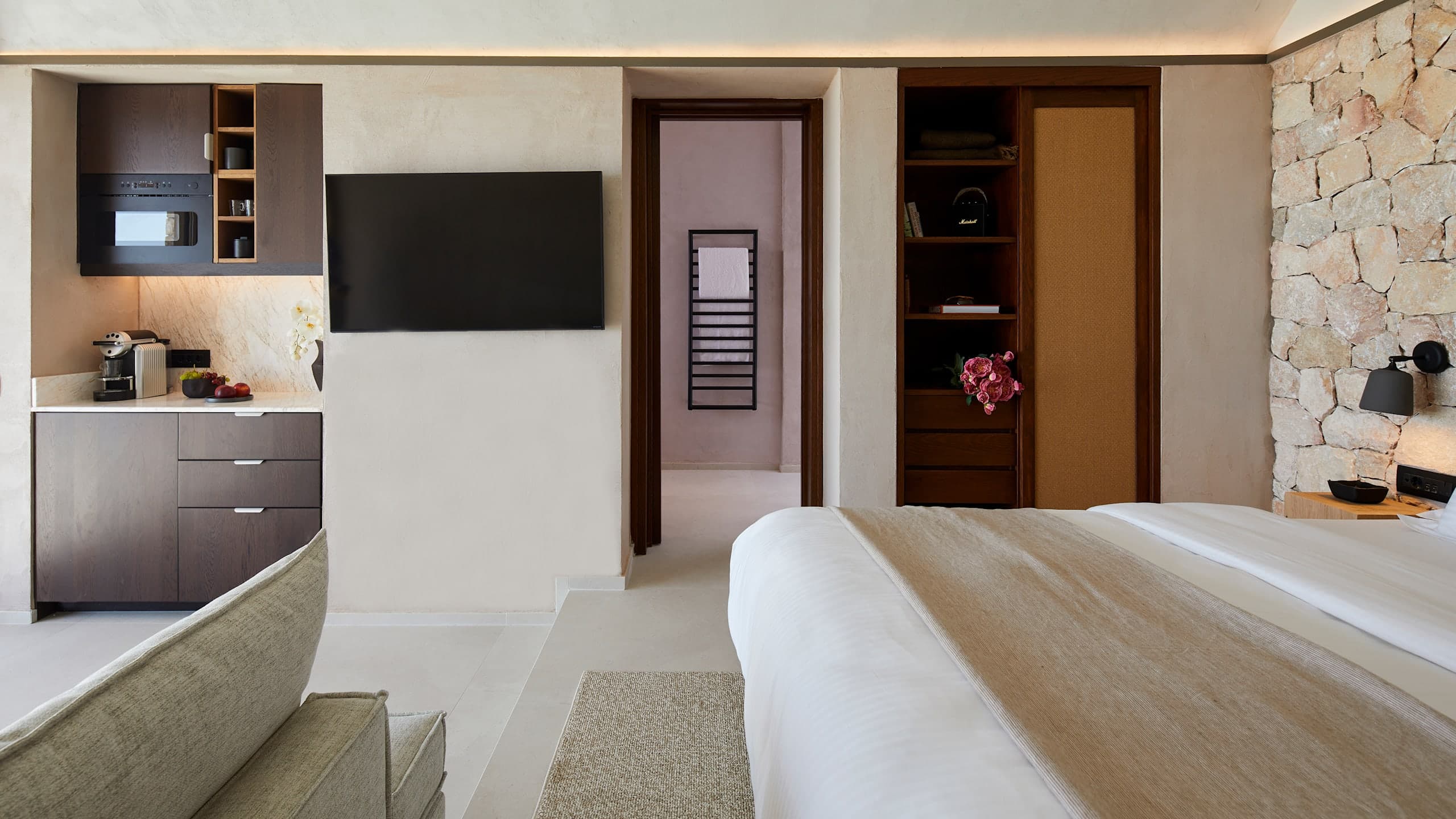 Retreat Suite - Image 7