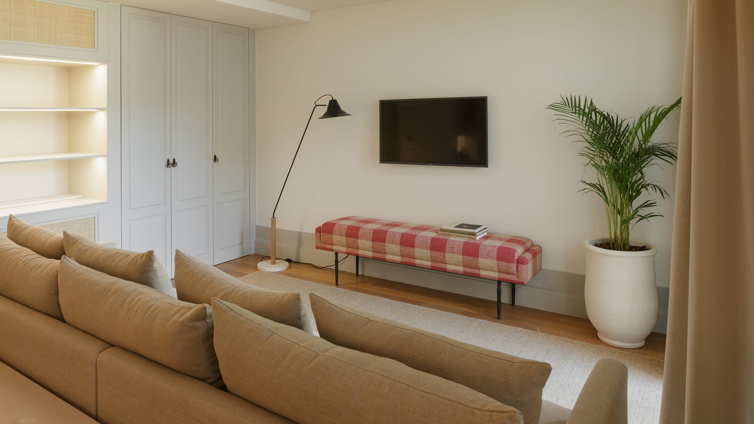 Deluxe with Bathtub, Terrace and Jacuzzi - Image 21