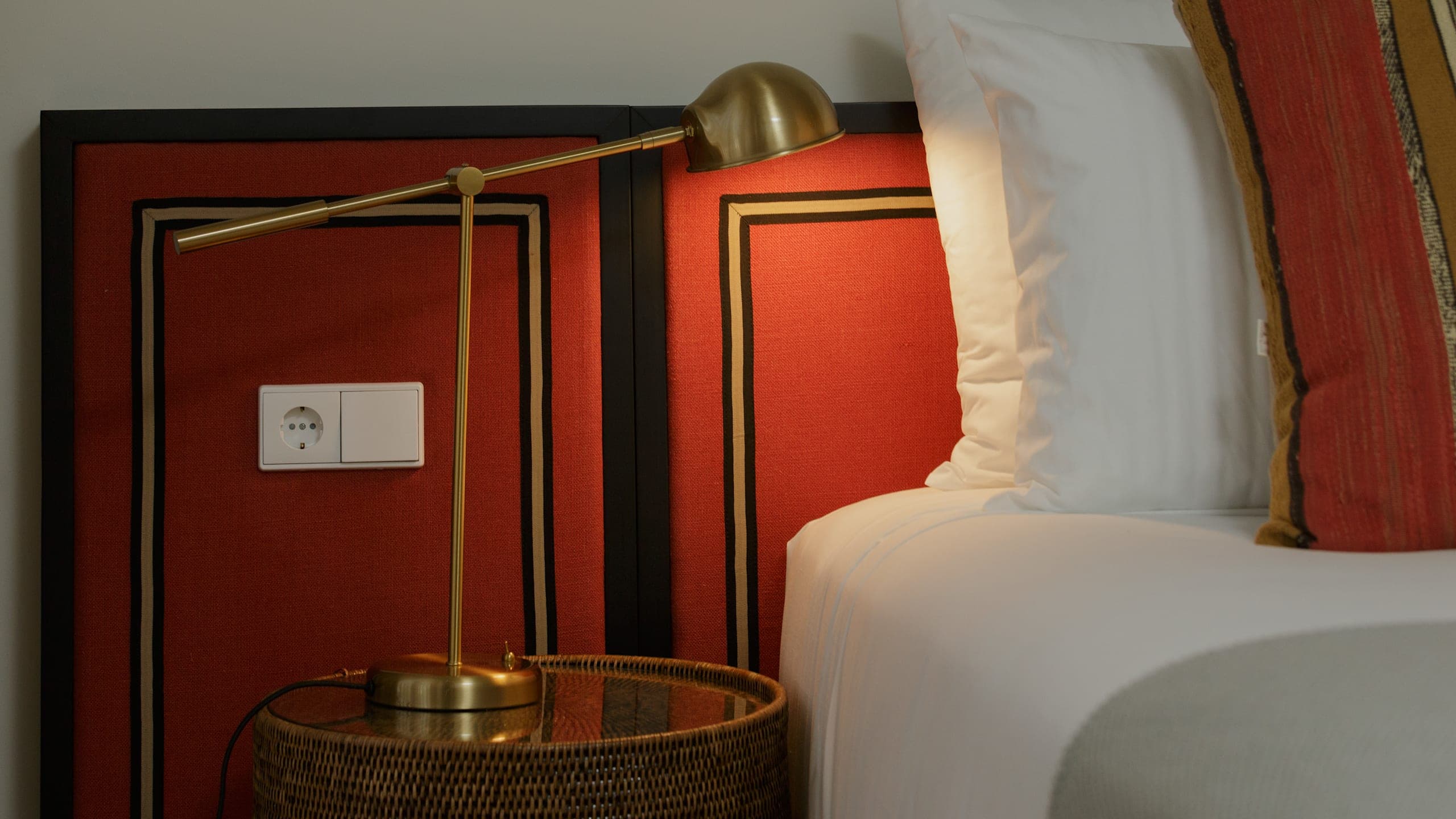 Deluxe with Bathtub, Terrace and Jacuzzi - Image 13