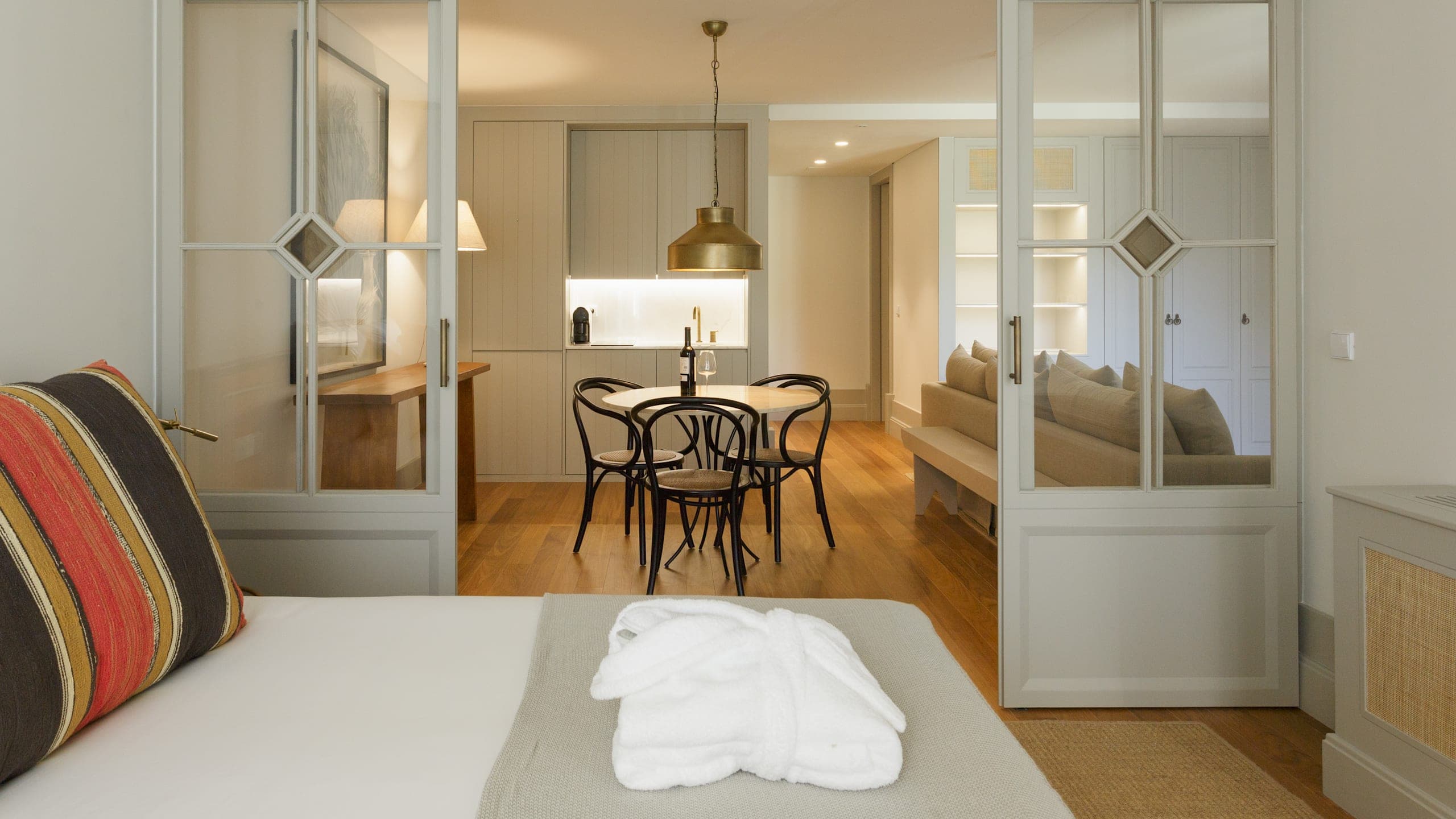 Deluxe with Bathtub, Terrace and Jacuzzi - Image 2
