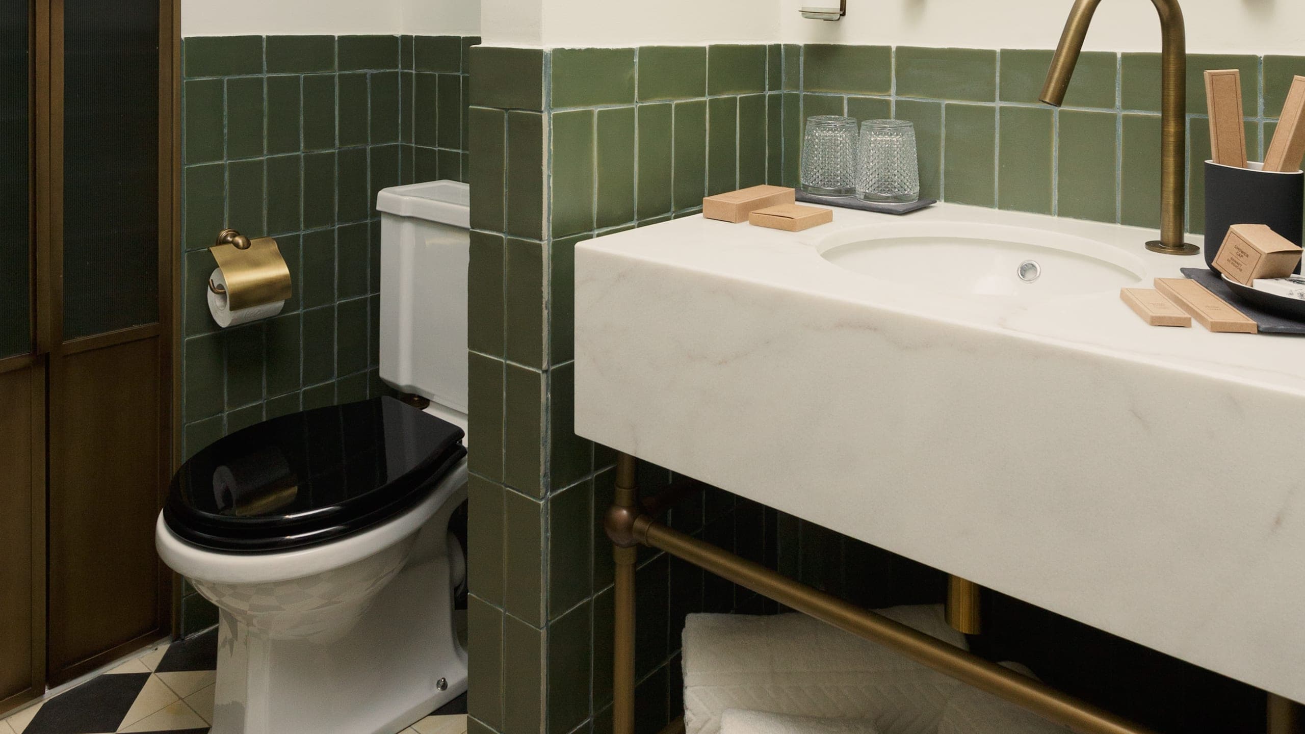 Deluxe with Bathtub, Terrace and Jacuzzi - Image 7