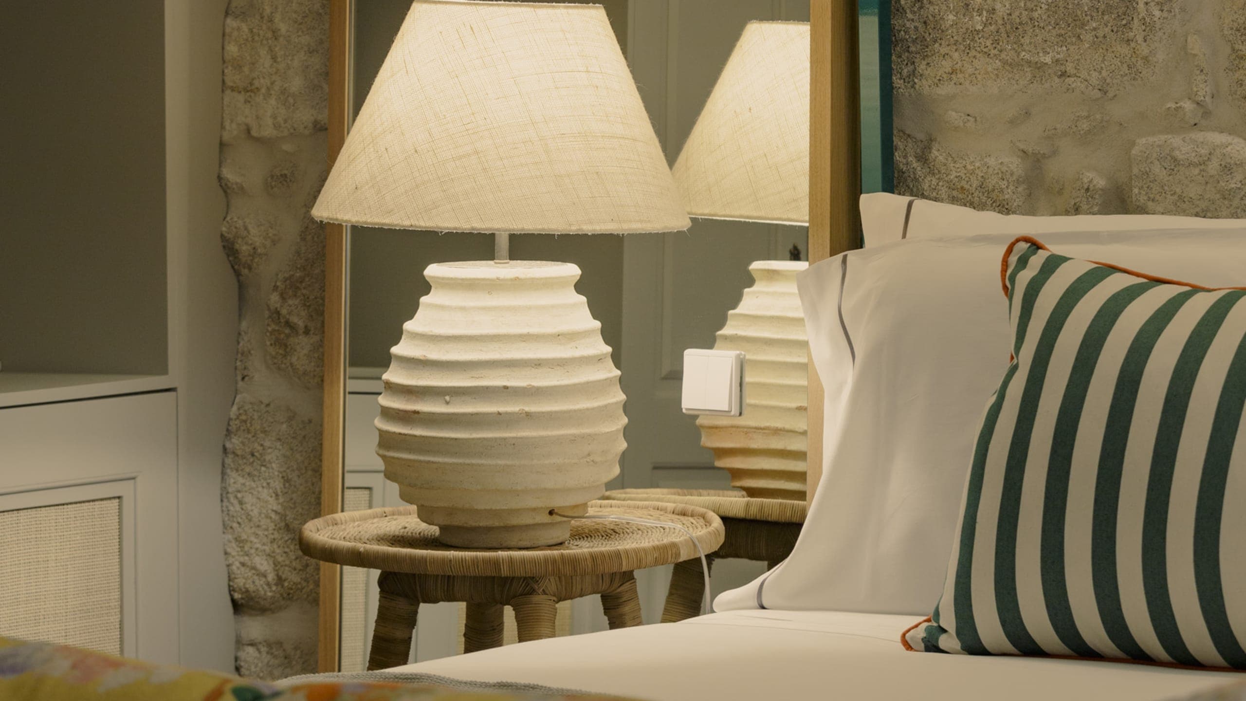 Deluxe with Bathtub, Terrace and Jacuzzi - Image 16