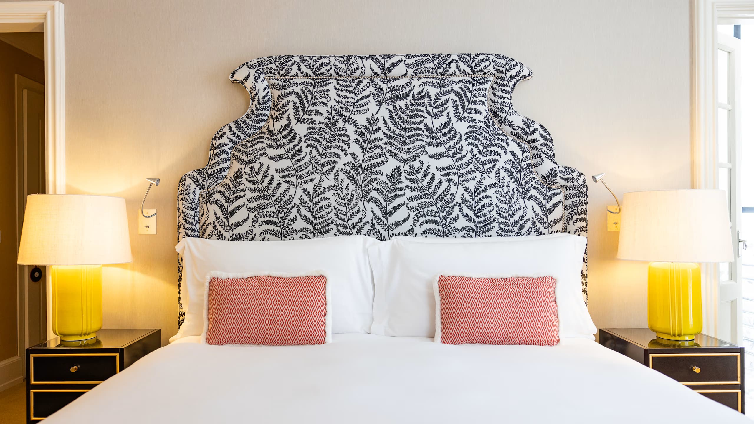 Deluxe Room - Image 2