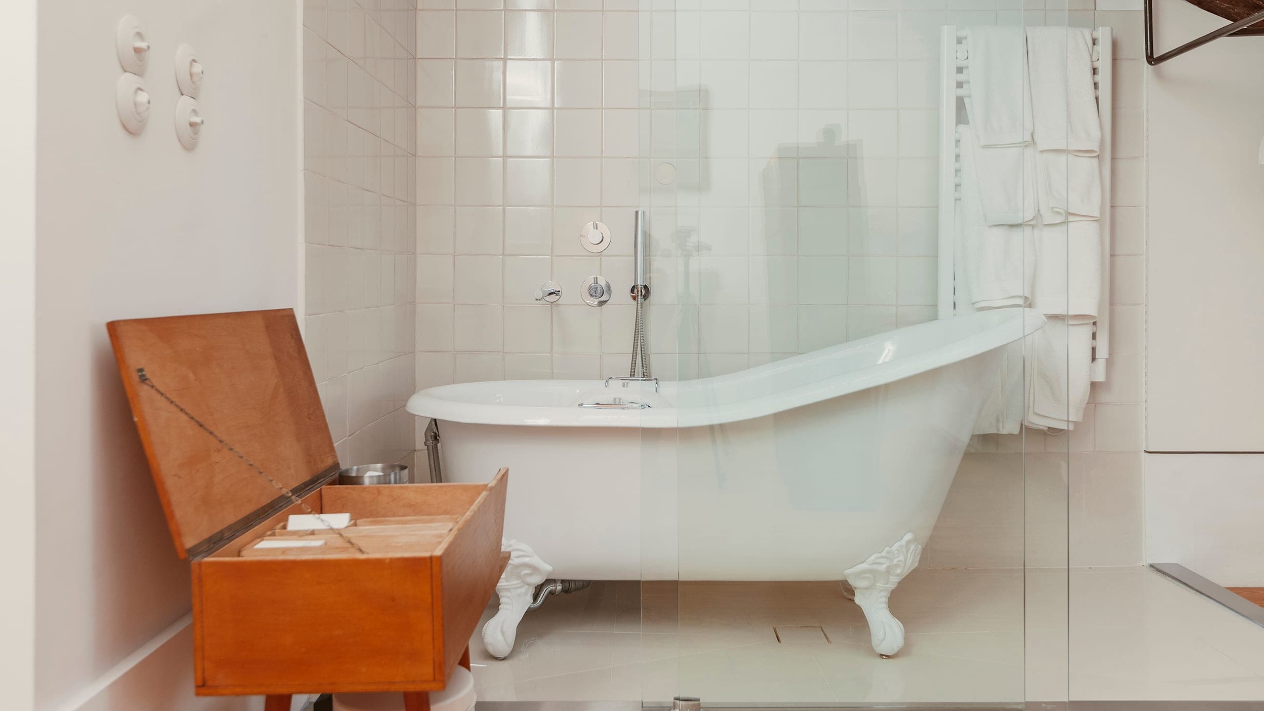 Rosa Et Al Townhouse - Image 2