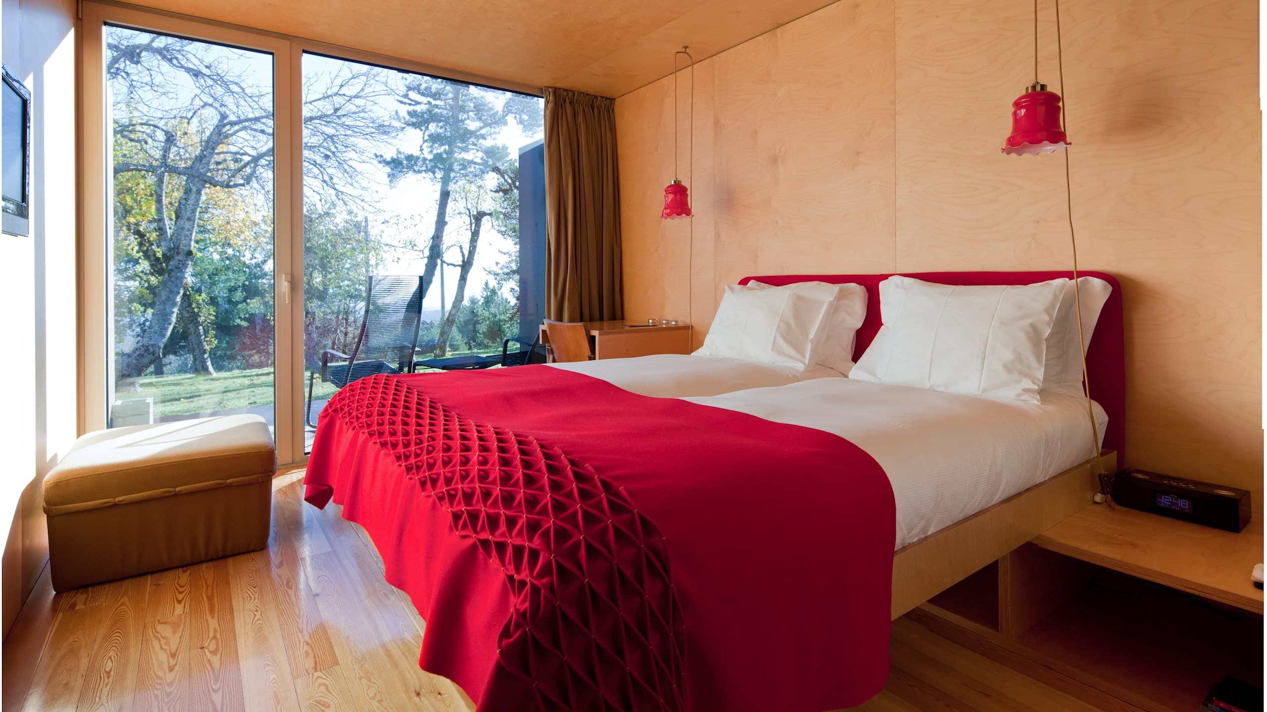 Double Room with Balcony and Mountain View - Image 2