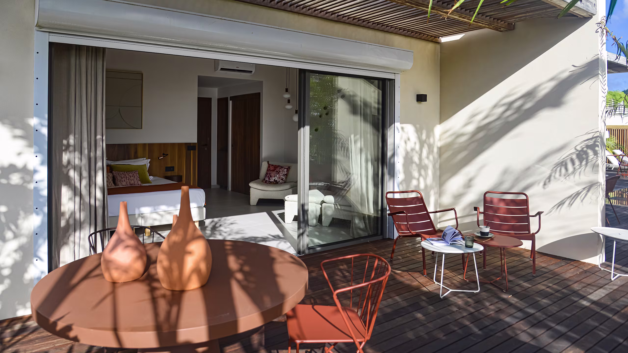 Deluxe Suite - Garden Level with Terrace - Image 4