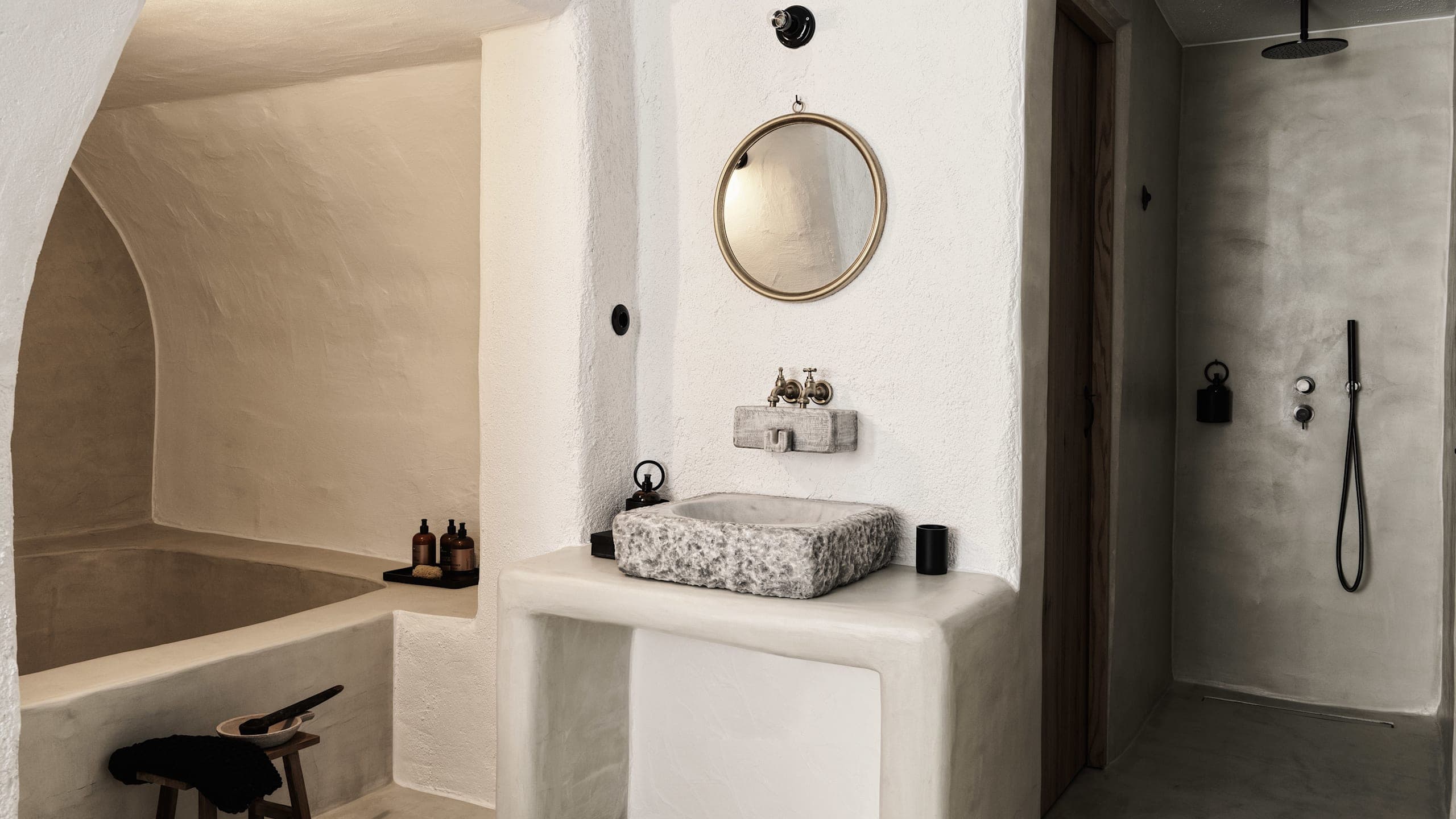 Hideout Suite with Private Pool & Yard - Image 4